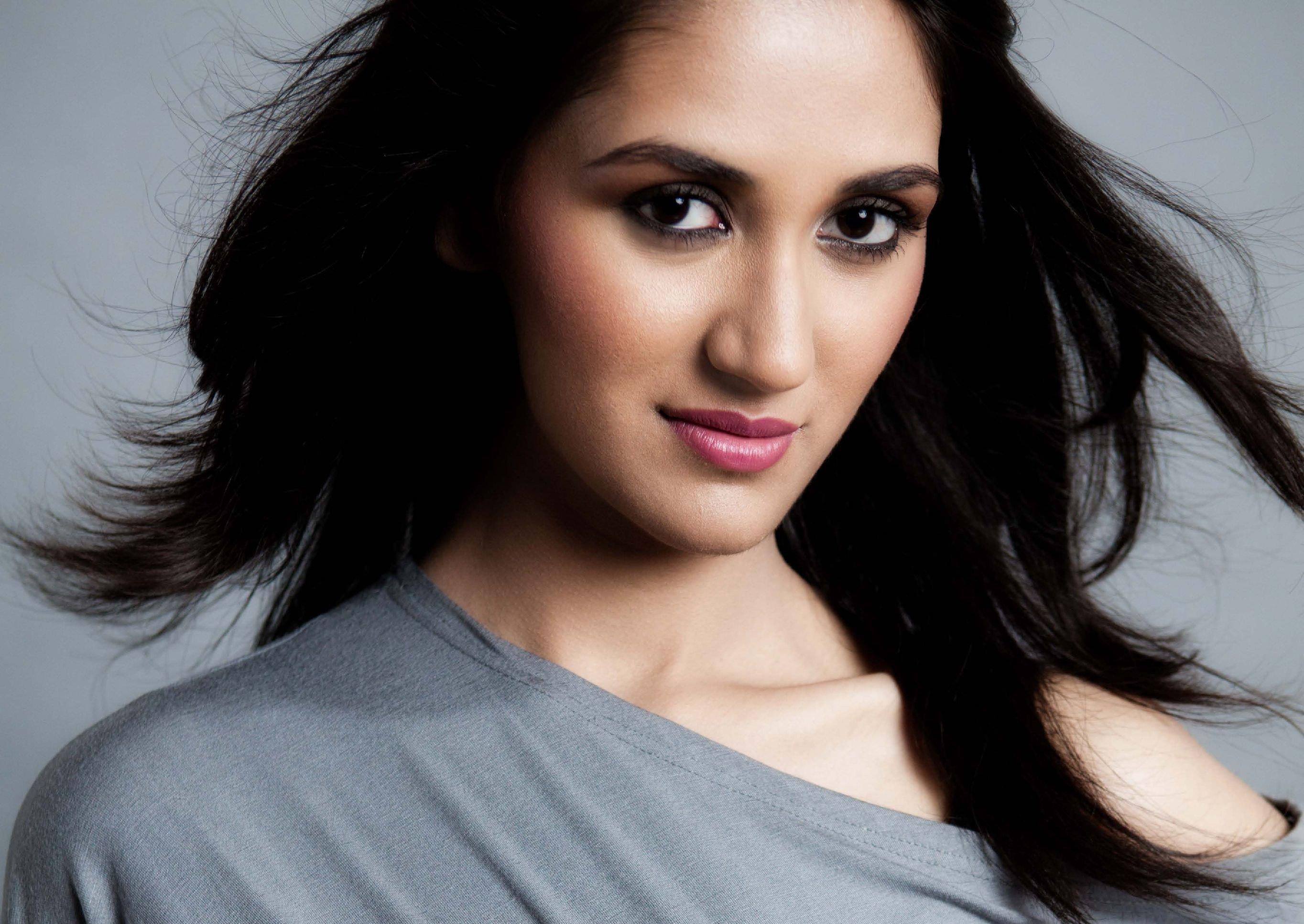 2728x1933 nikita, Dutta, Bollywood, Actress, Model, Girl, Beautiful, Brunette, Pretty, Cute, Beauty, , Hot, Pose, Face, Eyes, Hair, Lips, Smile, Figure, India Wallpaper HD / Desktop and Mobile Background