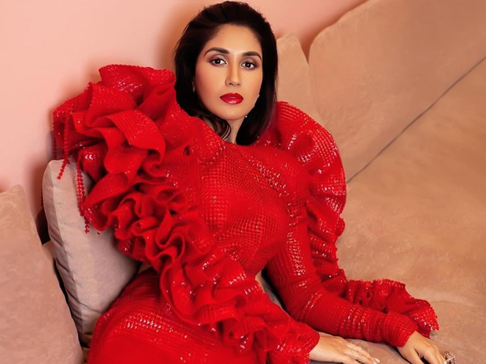 1600x1200 Nikita Dutta latest new photohoot on red dress
