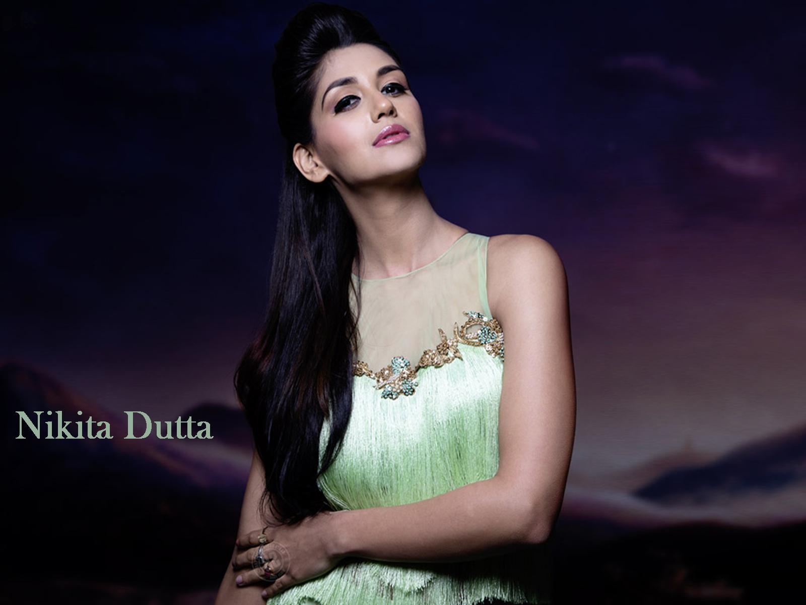 1600x1200 Indian girl Nikita Dutta pretty image for mobile