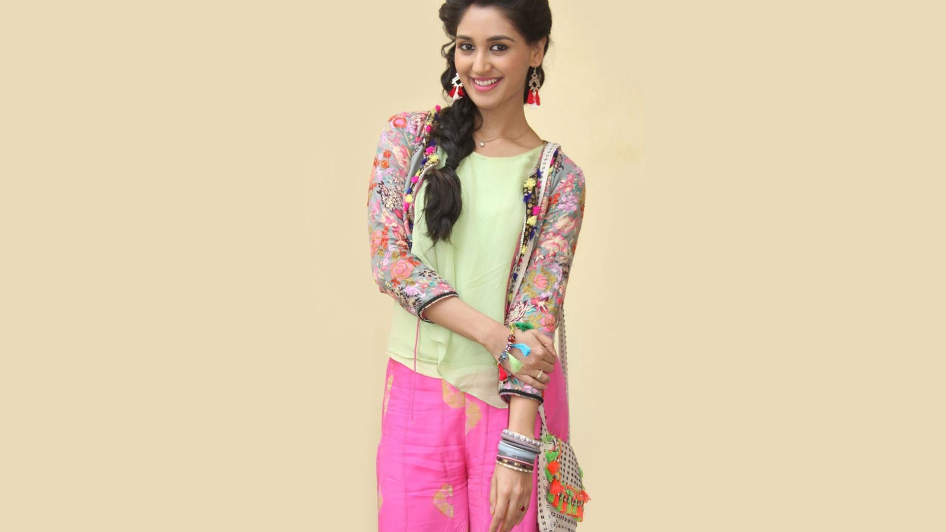 1920x1080 Nikita Dutta Background Wallpaper 36372