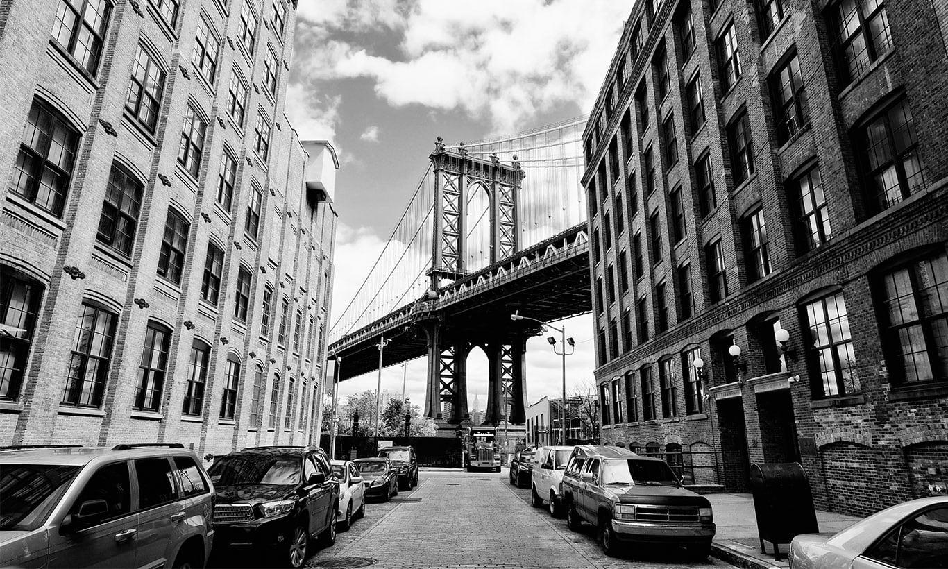 1366x820 Downtown New York Black and White Wallpaper Mural
