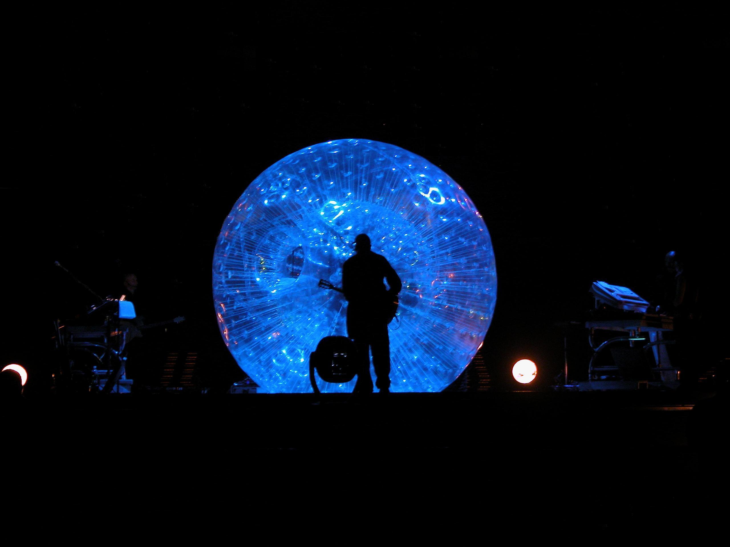 2560x1920 Peter Gabriel's 2002