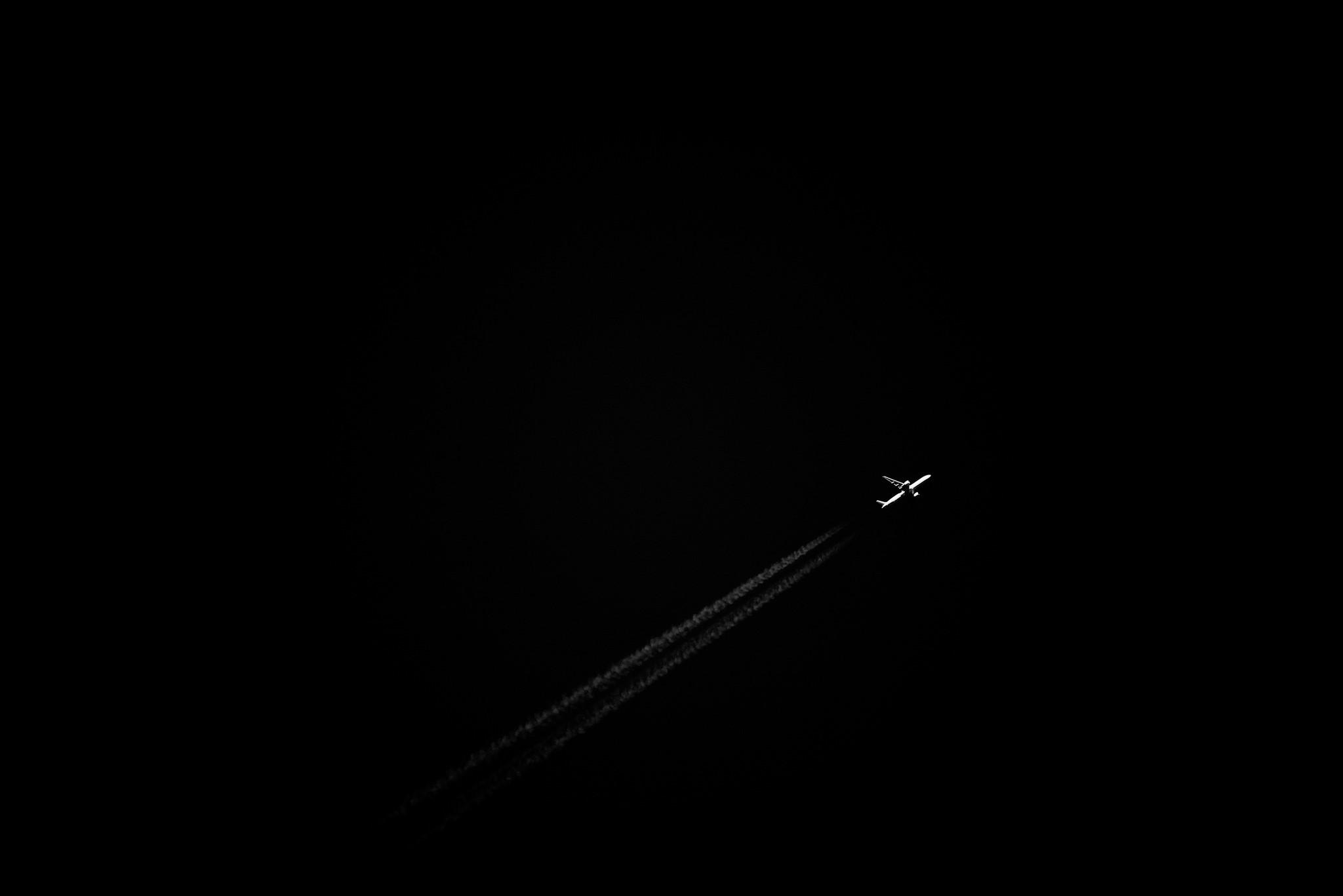 2048x1367 Wallpaper / dark, minimalism, vehicle, aircraft, black, black background, contrails, airplane