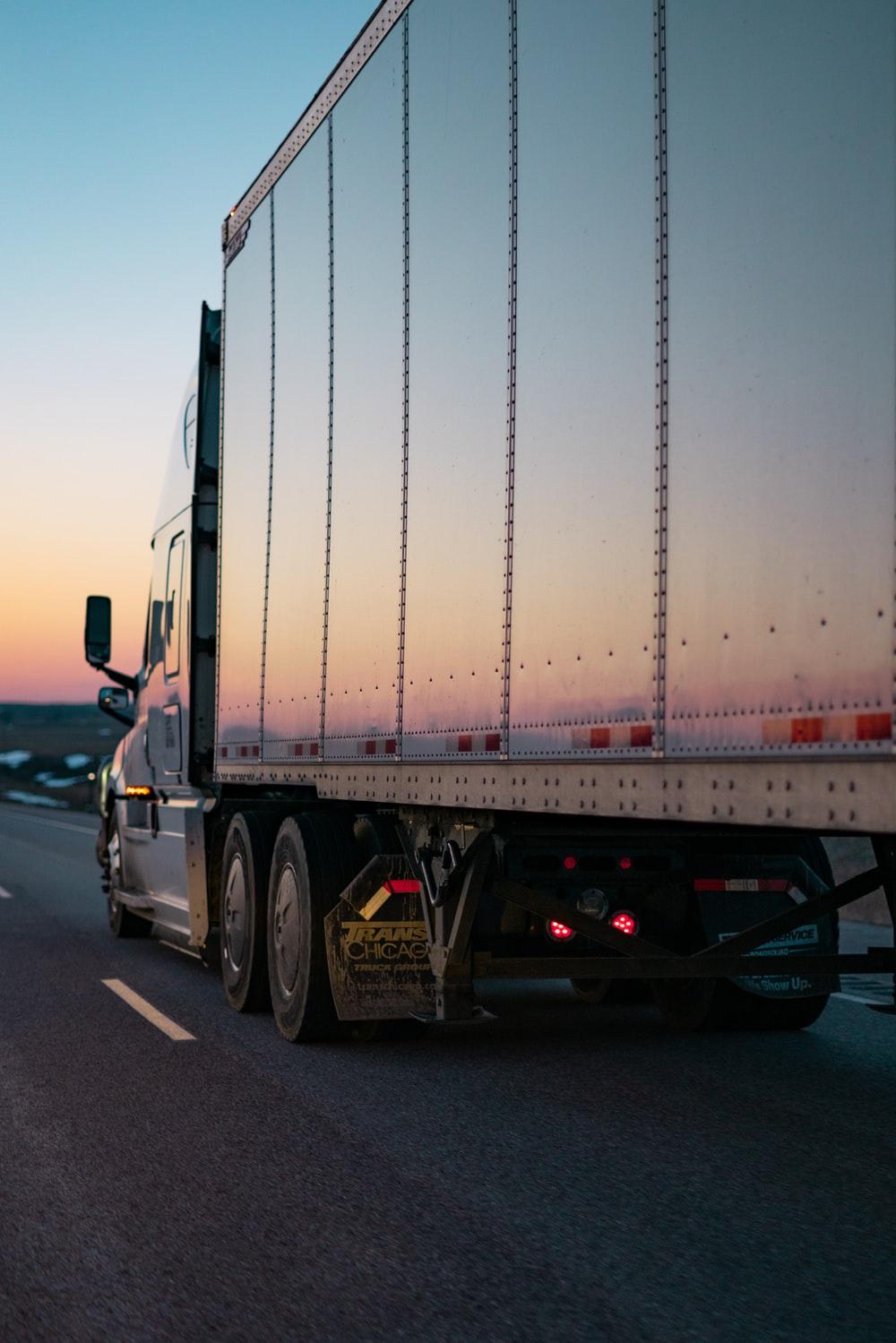 1000x1499 Semi Truck Picture [HD]. Download Free Image