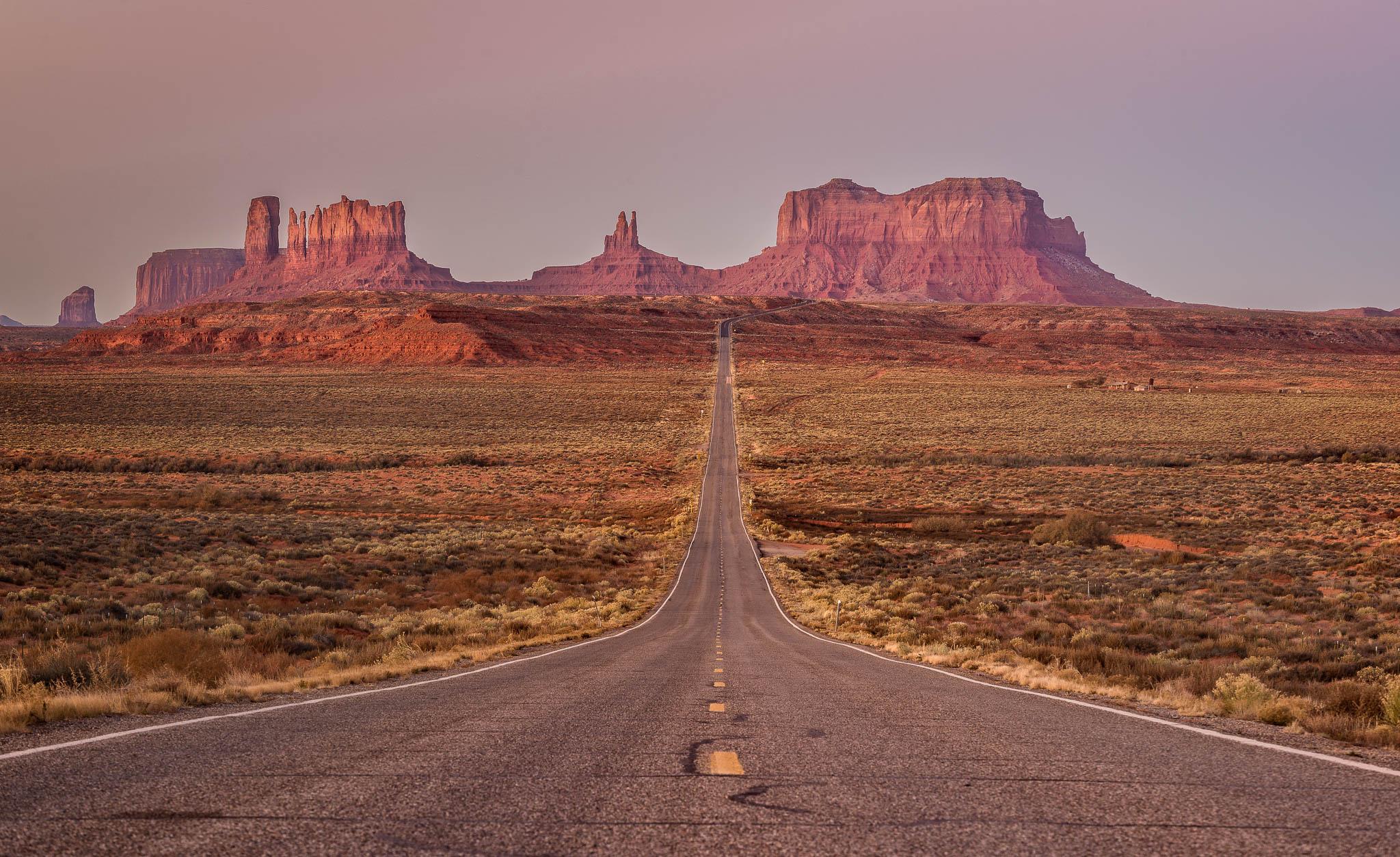 2048x1254 The Beautiful Light at Monument Valley