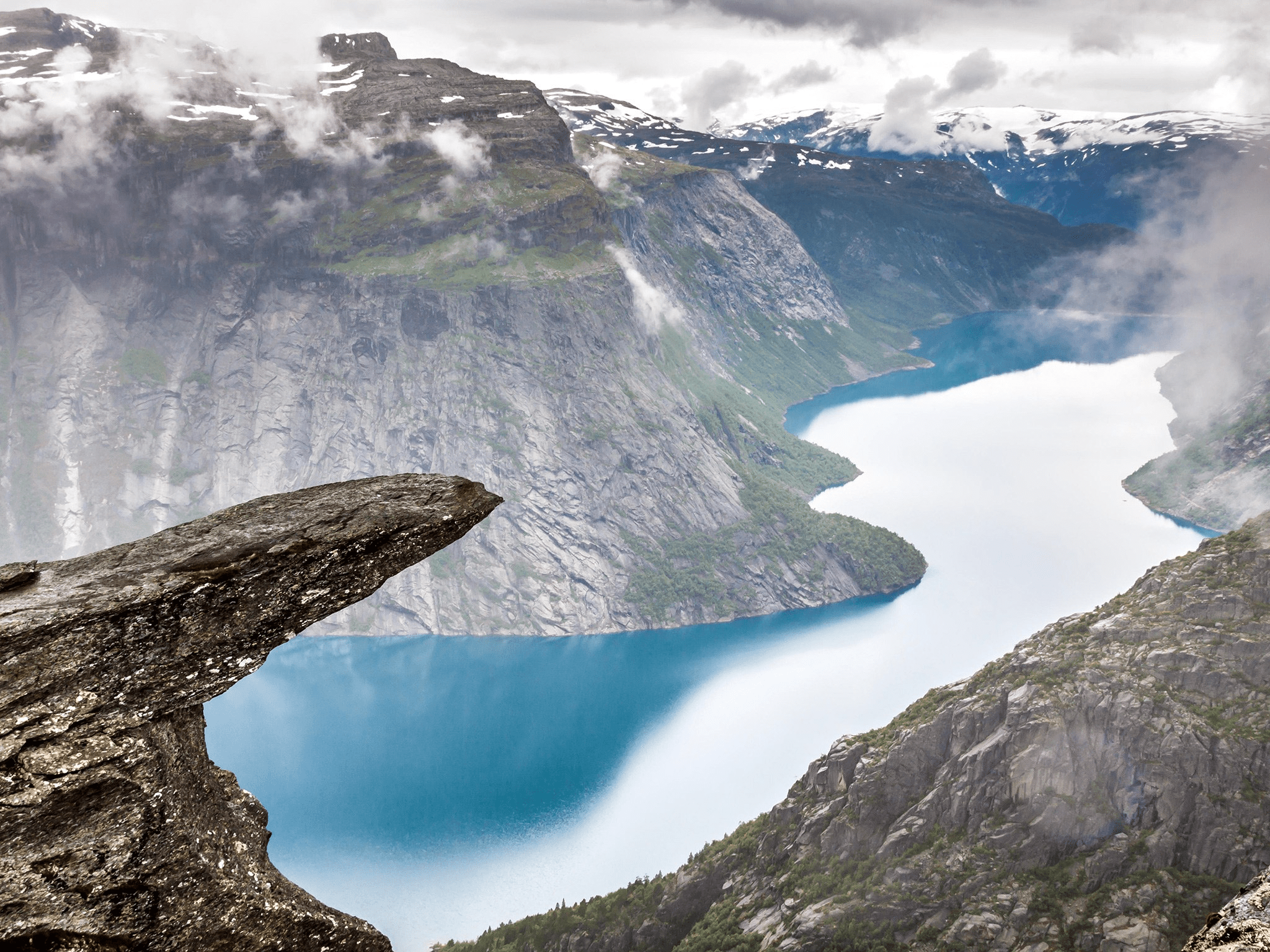 2048x1536 Trolltunga hordaland, Norway HD Wallpaper