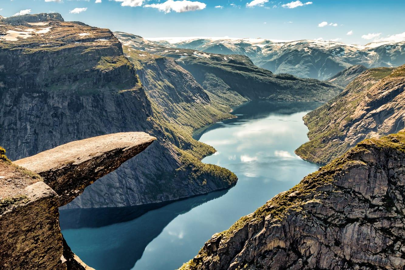 1333x888 Trolltunga