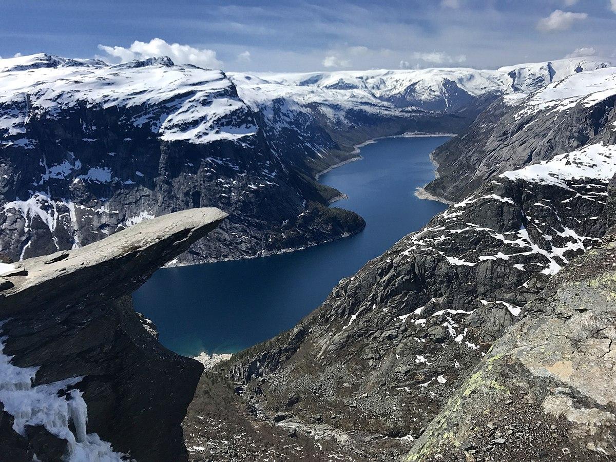 1200x900 Trolltunga