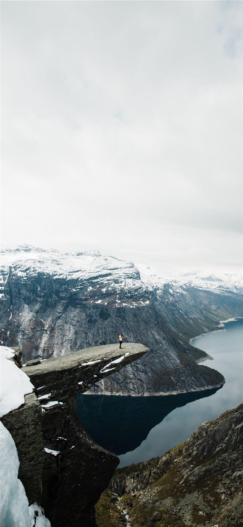 828x1792 Trolltunga iPhone 11 Wallpaper Free Download