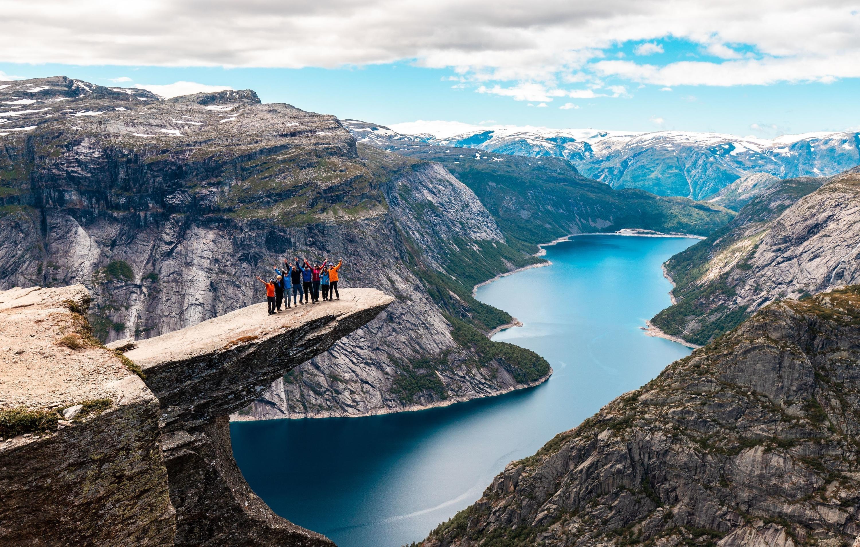 3000x1911 Hike Trolltunga, Preikestolen and Kjeragøna Hvitserk