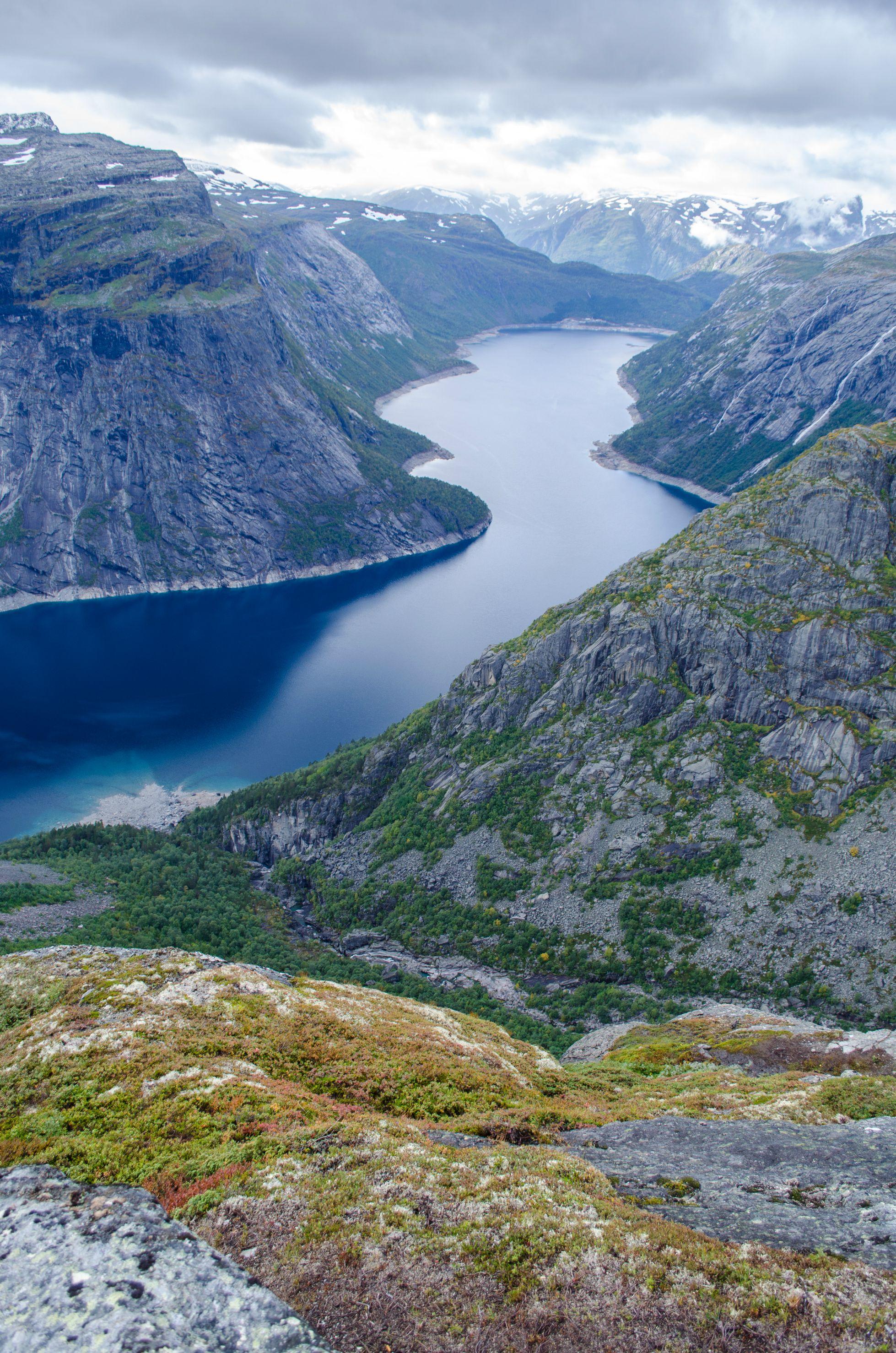 1958x2956 Lake at Trolltunga, Norway [1958x2956]