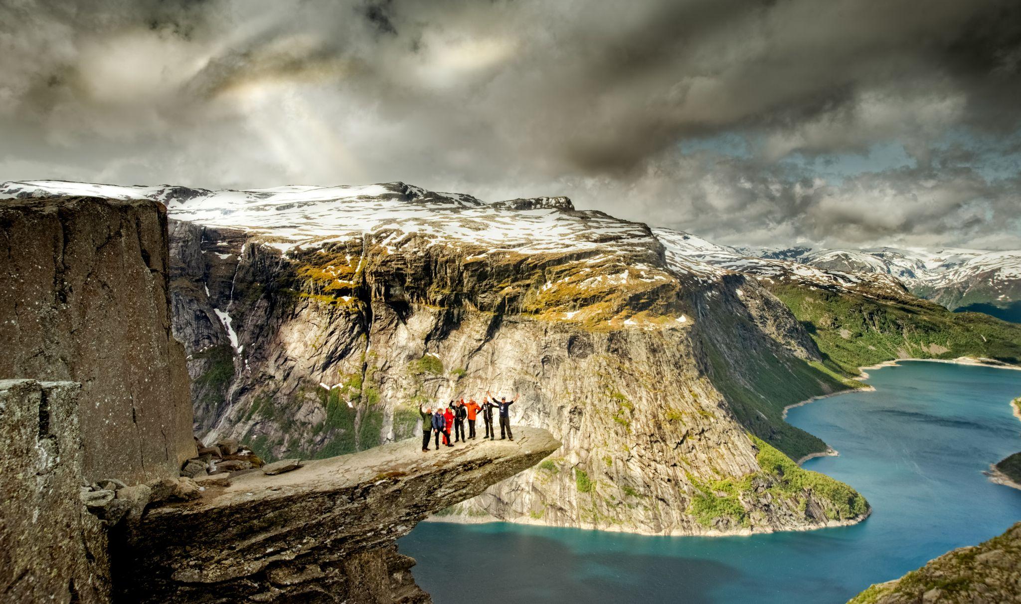 2048x1211 photo spots at Trolltunga in 2021