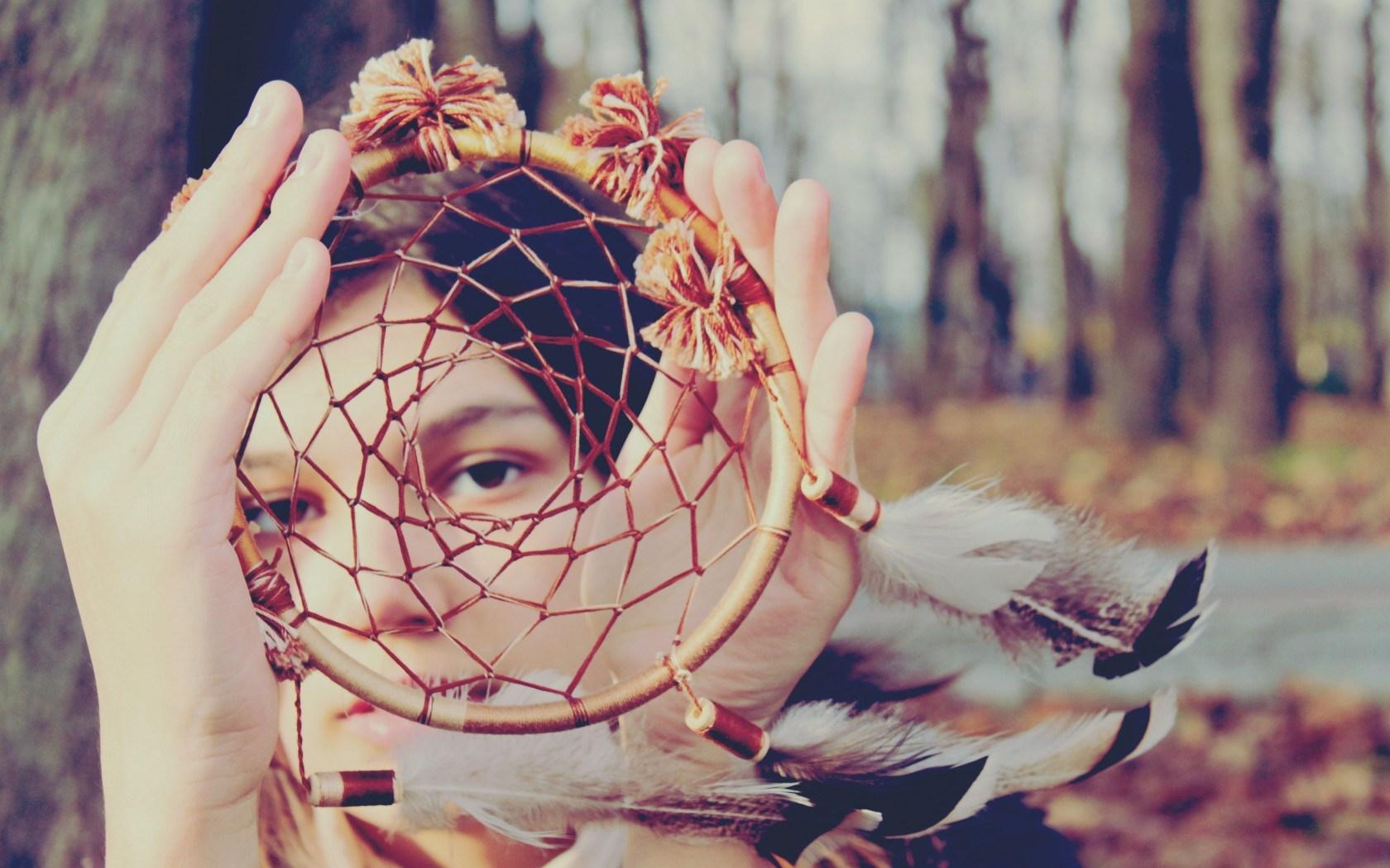 1680x1050 Dream Catcher Girl