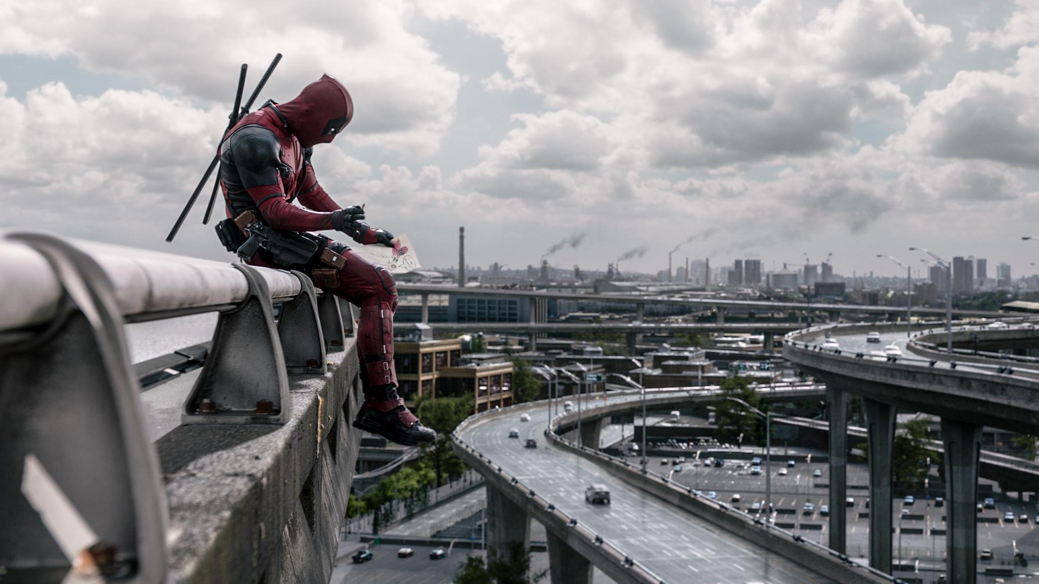 2048x1152 Ryan Reynolds in Deadpool wallpaper