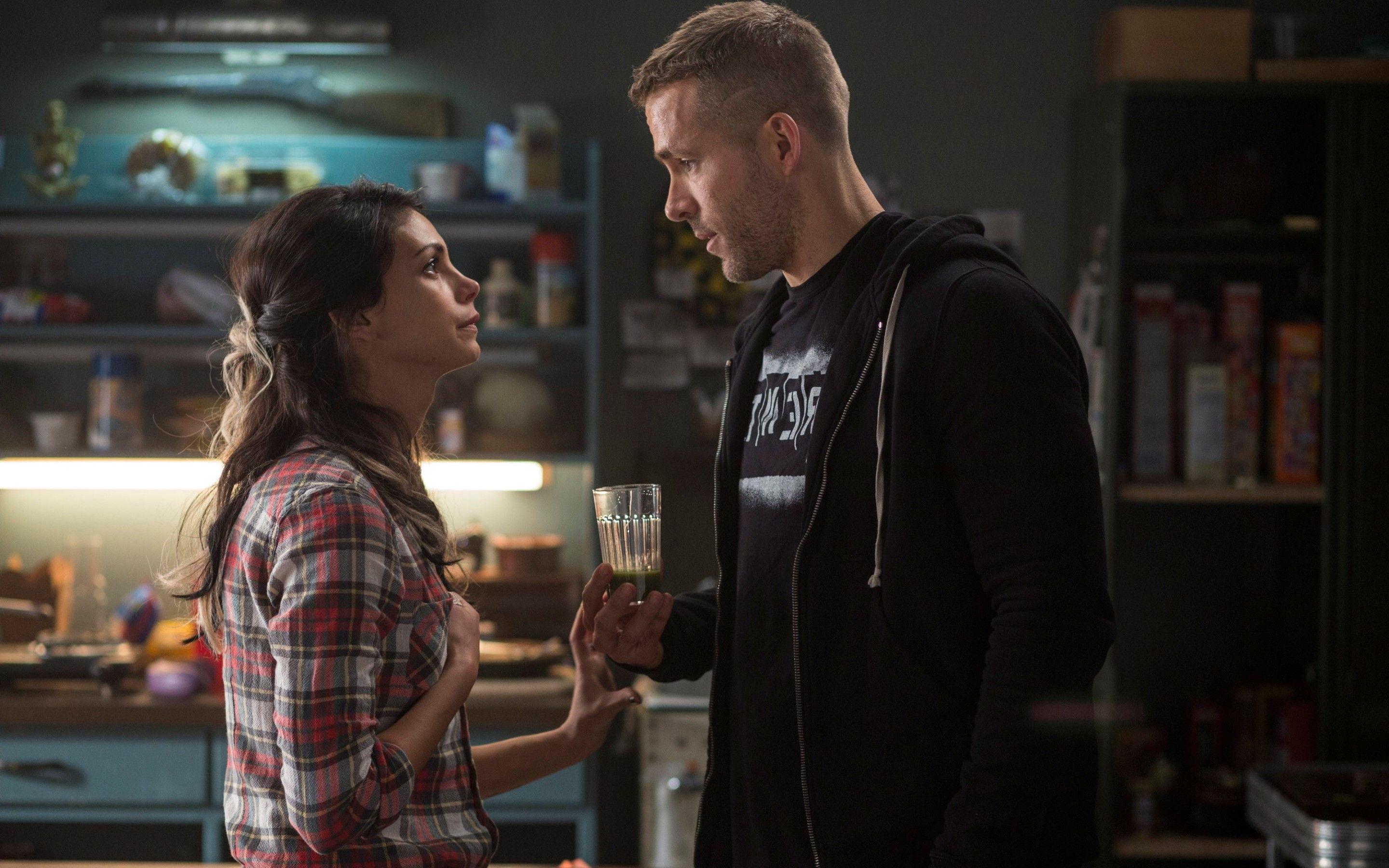 2880x1800 Ryan Reynolds And Morena Baccarin Deadpool Wallpaper