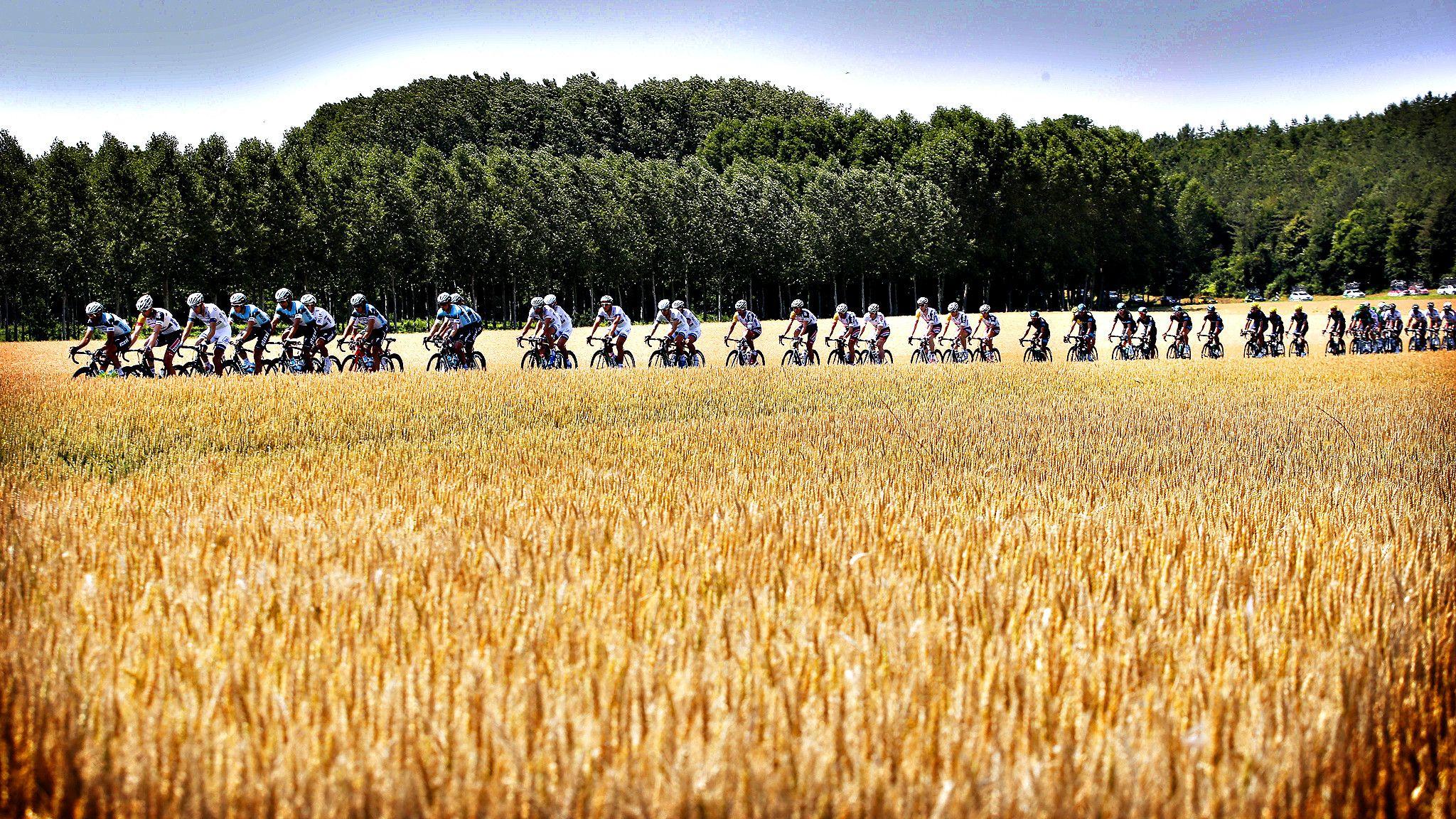 2048x1152 Tour De France Wallpaper