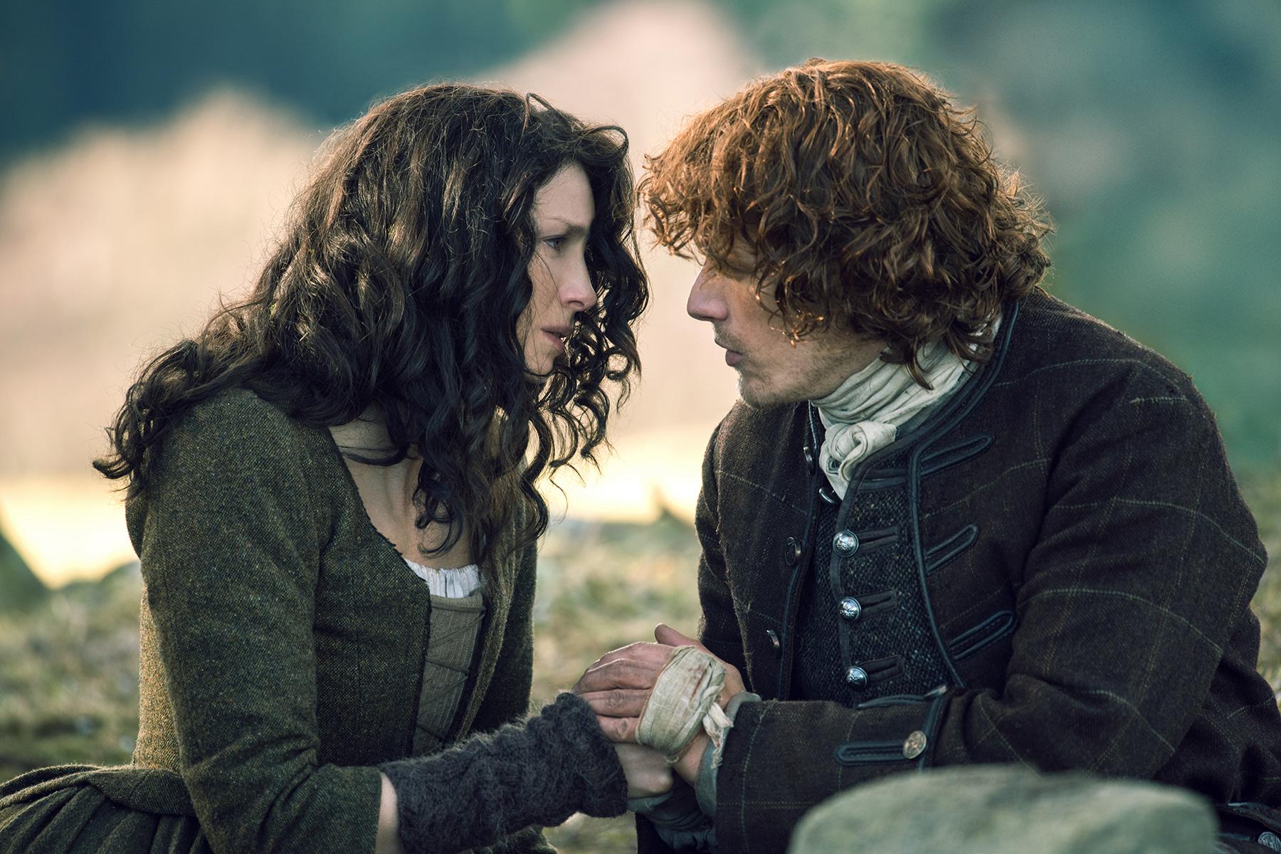 1800x1200 Photos: Last Look at Sam Heughan and Caitriona Balfe for Outlander's Season 2 Finale