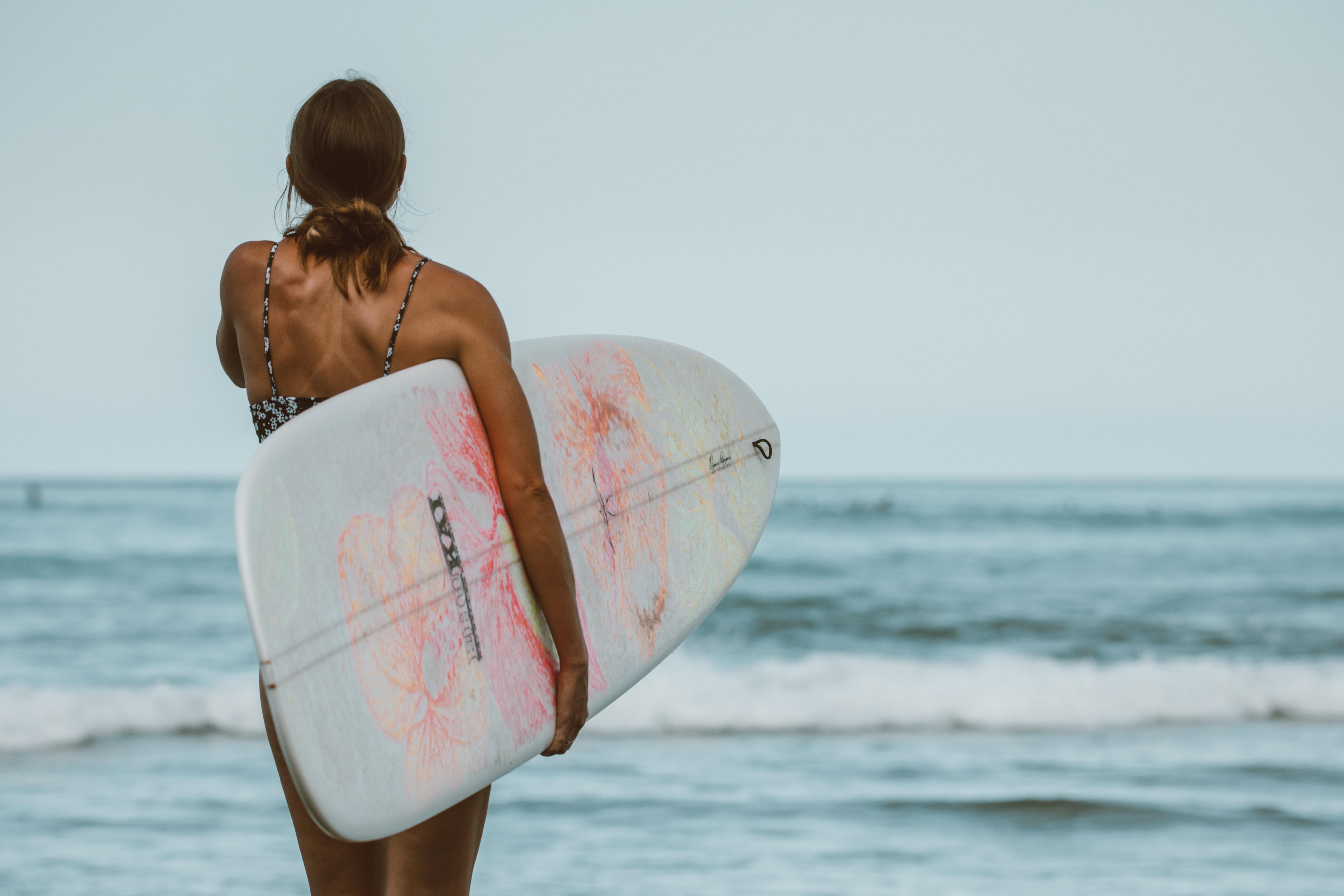 6000x4000 Woman Holding White and Pink Surfboard on Beach · Free
