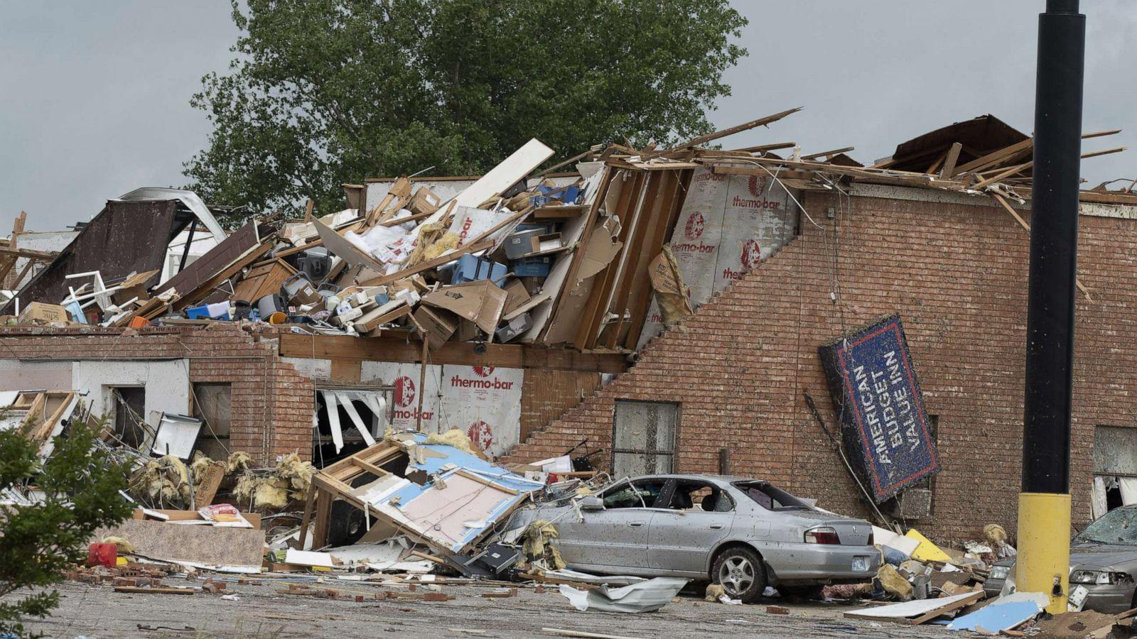 1600x900 dead, 29 hurt as tornado destroys hotel, trailer park in El Reno, Oklahoma, in 4 minutes