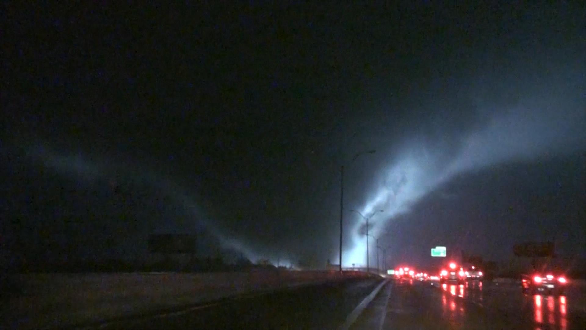 1920x1080 Massive tornado in Oklahoma caught on camera