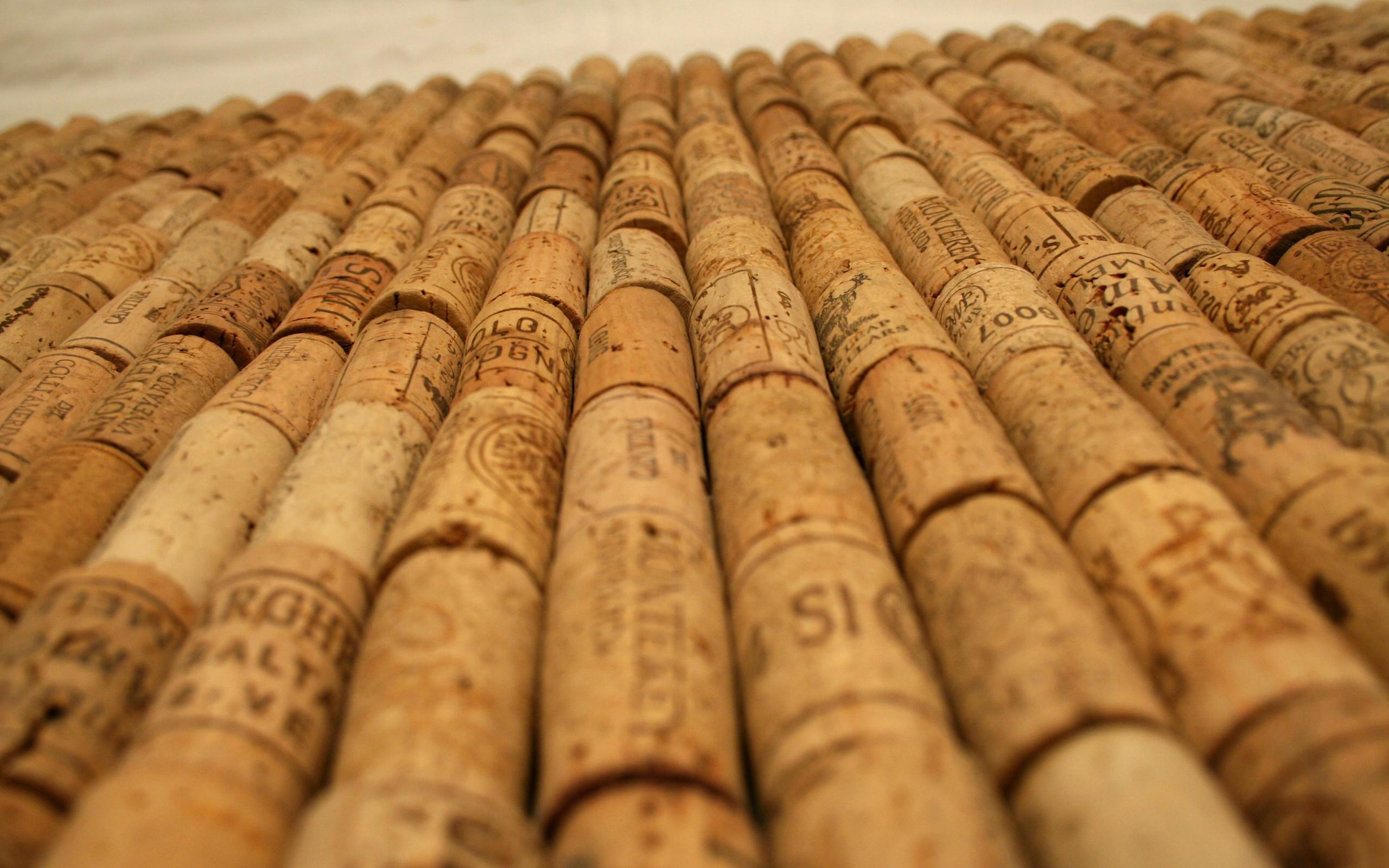 2560x1600 Wine Cork Wallpaper