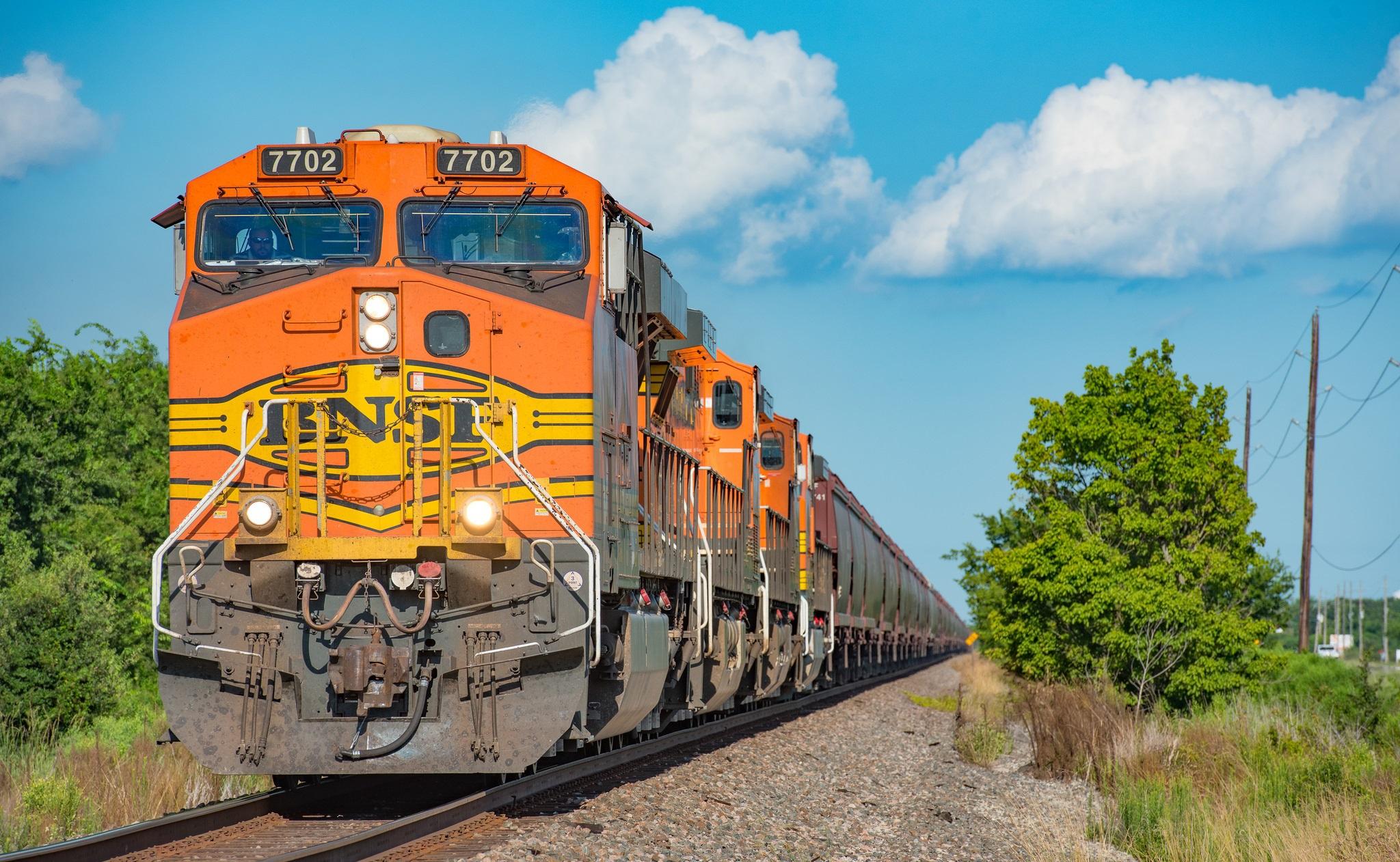 2048x1262 Locomotive: BNSF 7702 HD Wallpaper