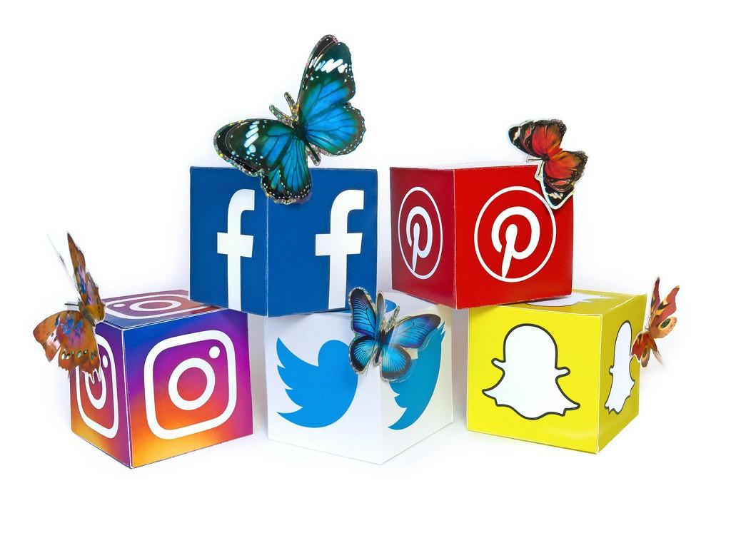 1024x768 Designing Social Media Buttons. Webflow only includes two social.