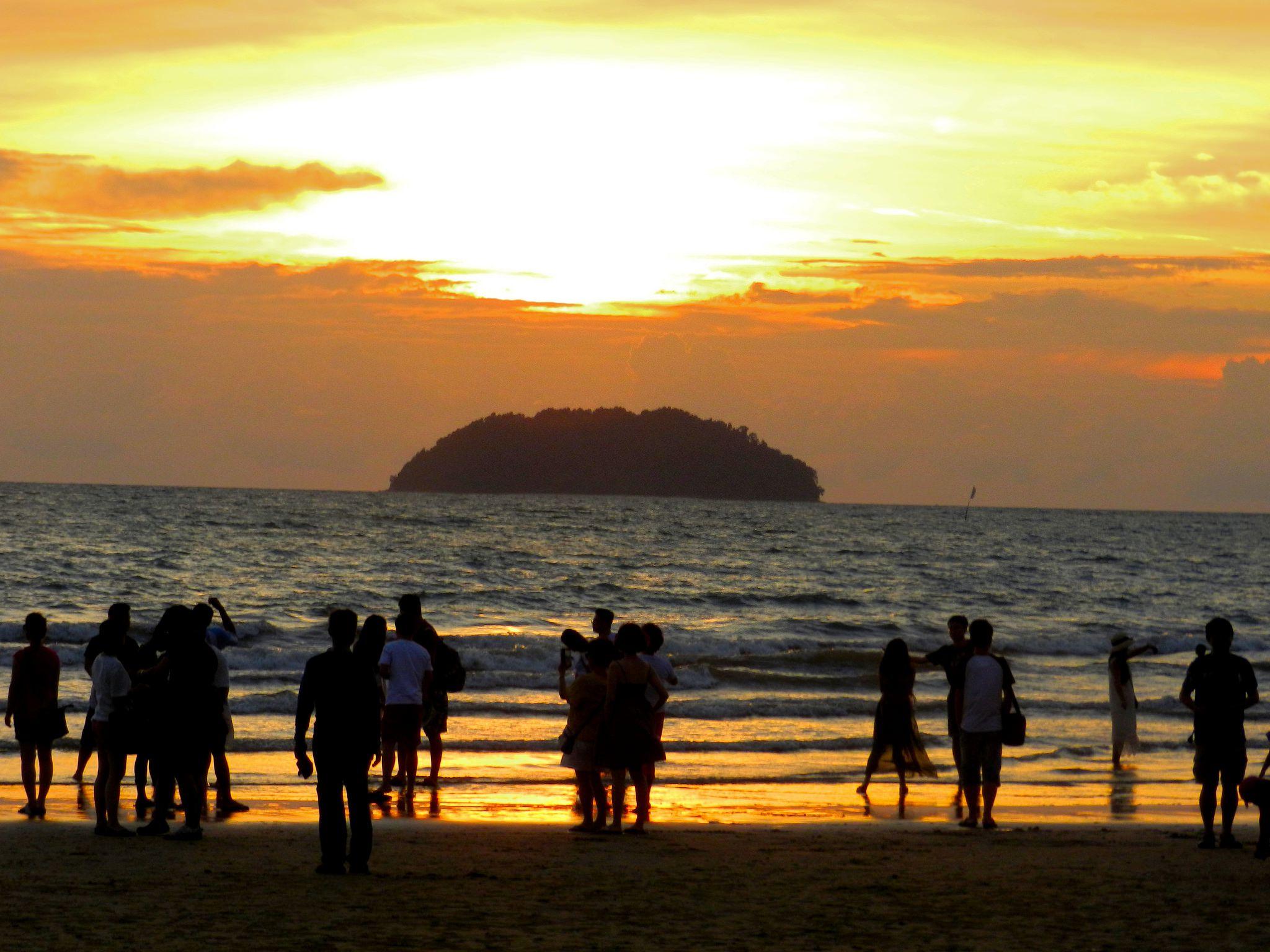 2048x1536 Why Tanjung Aru Is the Most Popular Beach in Kota Kinabalu, Malaysia