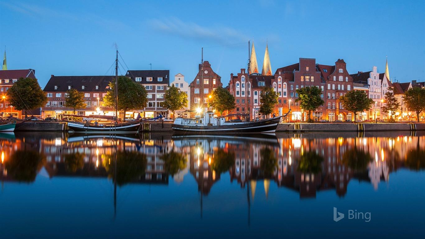 1366x768 Germany Traveufer In Lubeck Schleswig Holstein 2017 Bing Desktop Wallpaper