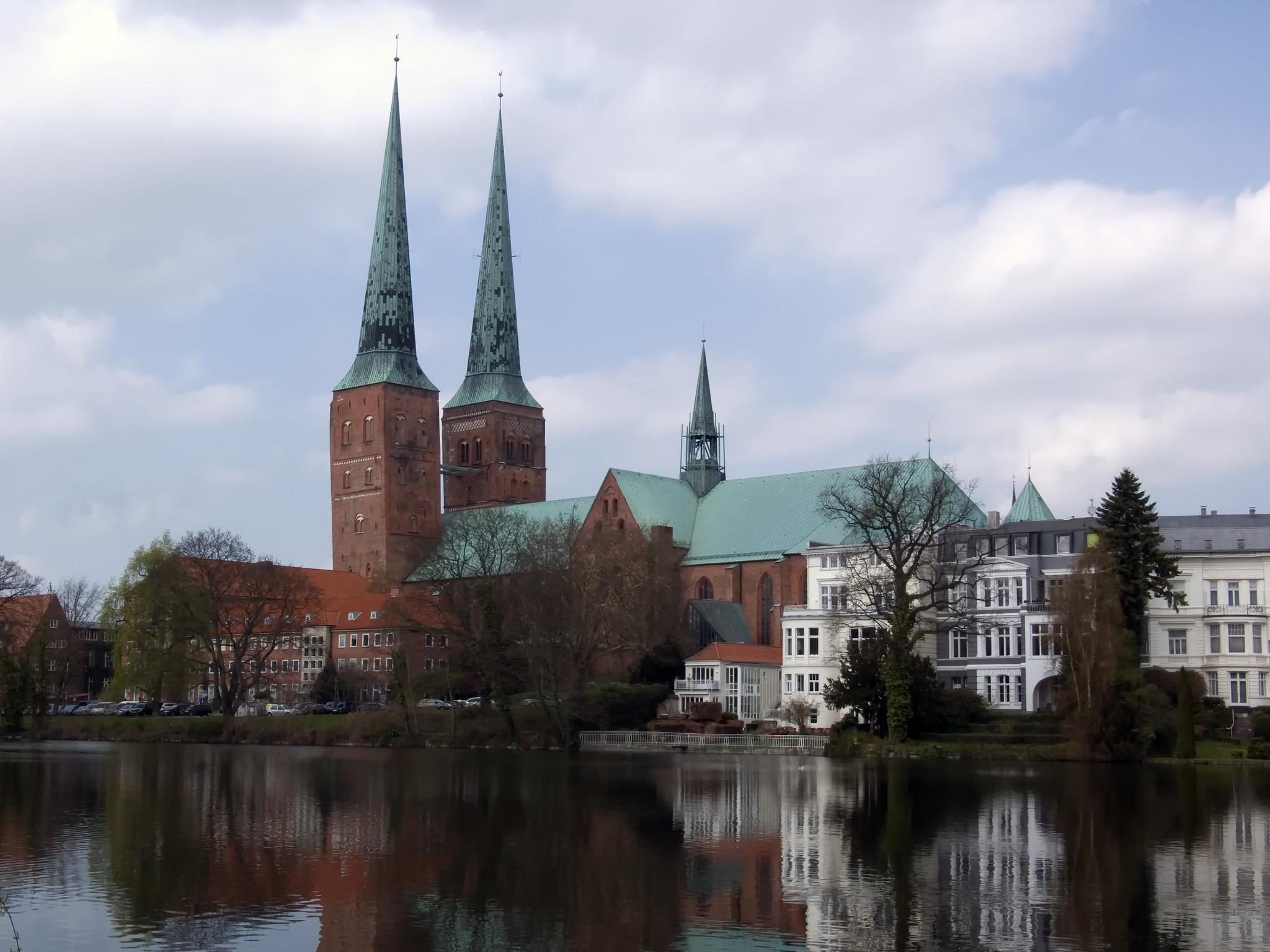 2048x1536 Lübeck Cathedral in Lübeck
