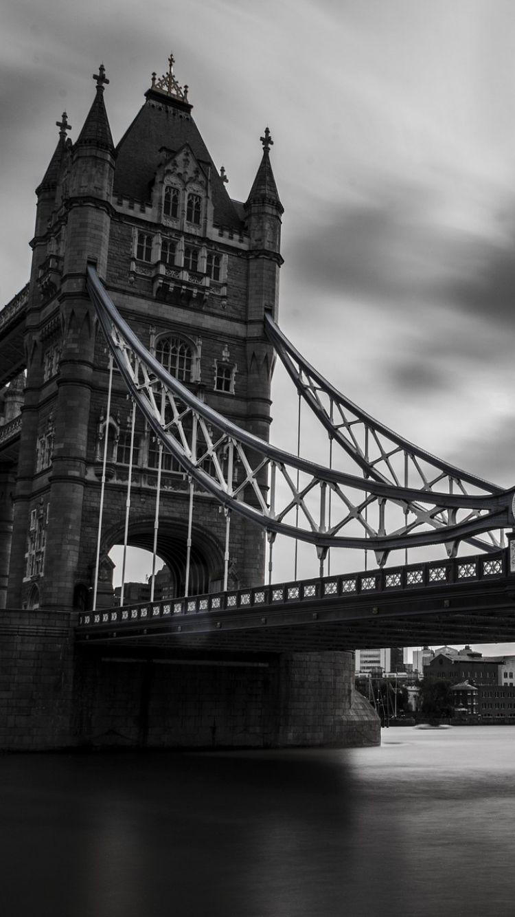 750x1334 London Black And White Wallpaper