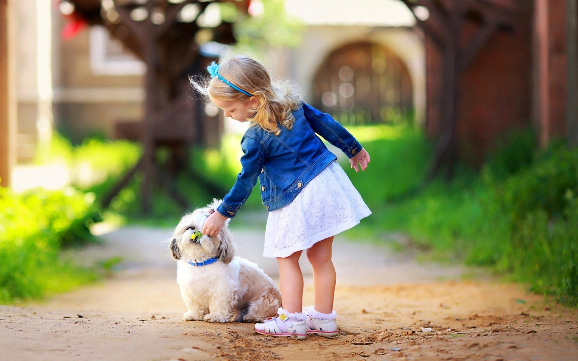 1920x1200 Cute Little Girl Play White Dog Wallpaper