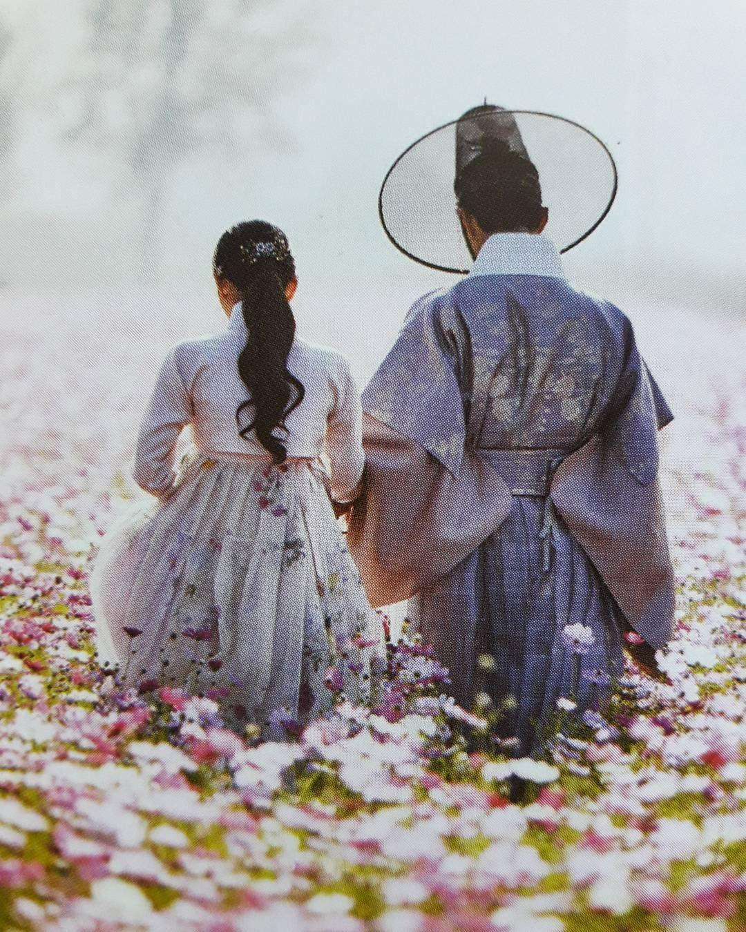 1080x1350 Love in the moonlight ♥ ☽ cr: nongllekk IG Just the two of us #parkbogum#kimyoojung#boyoo#boyoocouple#loveinthemoonlight#mo. Sinar bulan, Fiksi sejarah, Gambar