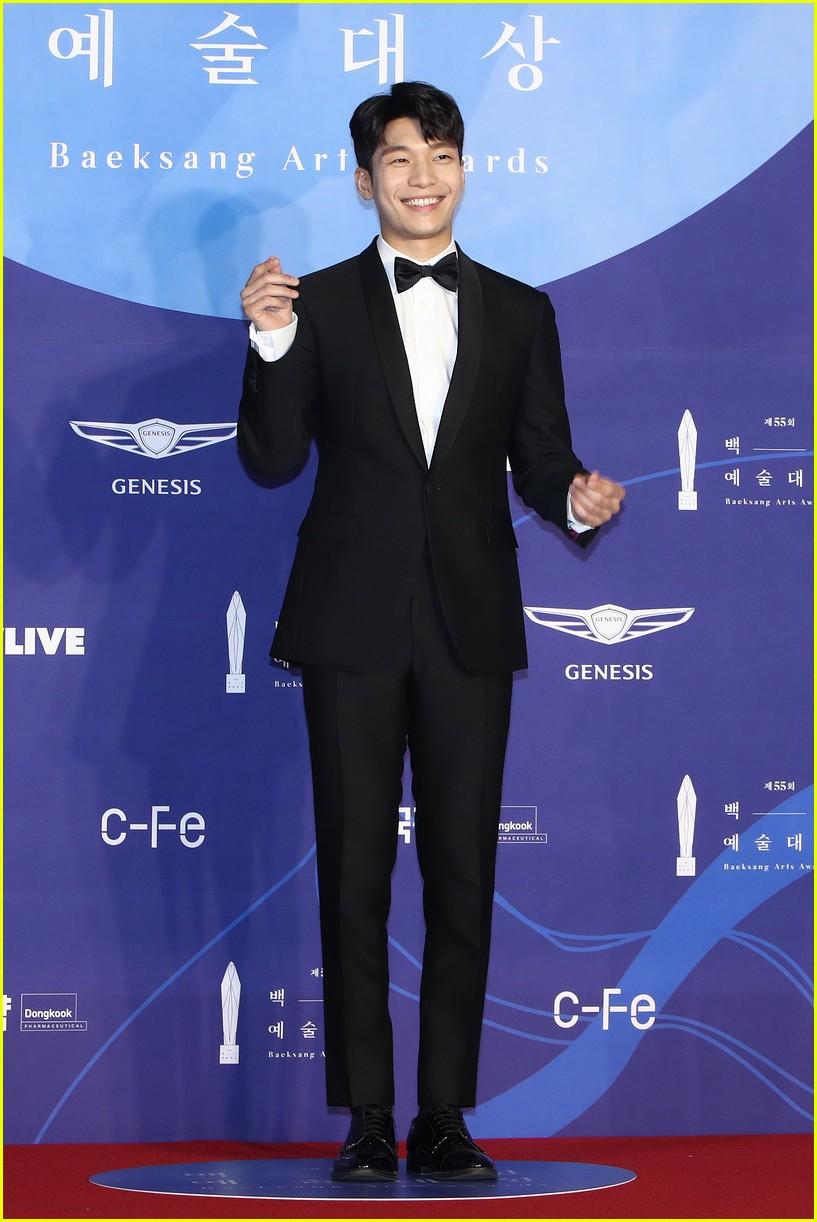 817x1222 See 'Squid Game' Star Wi Ha Joon's Hottest Instagram Selfies!: Photo 4636818. Extended, Squid Game, Wi Ha Joon Picture