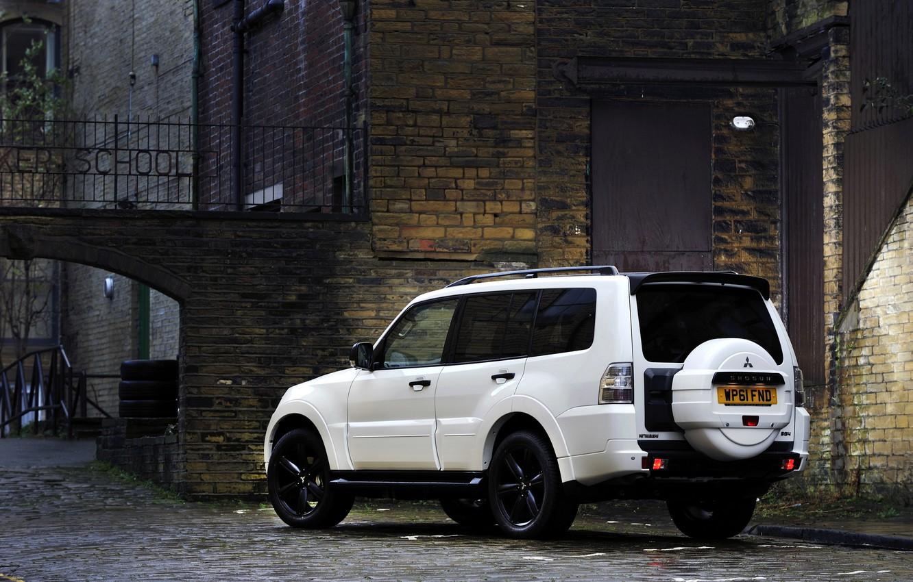 1332x850 Wallpaper White, Parking, Mitsubishi, Black, Pajero, SUV, Shogun, The Five Door, Spare Wheel, Montero Image For Desktop, Section Mitsubishi