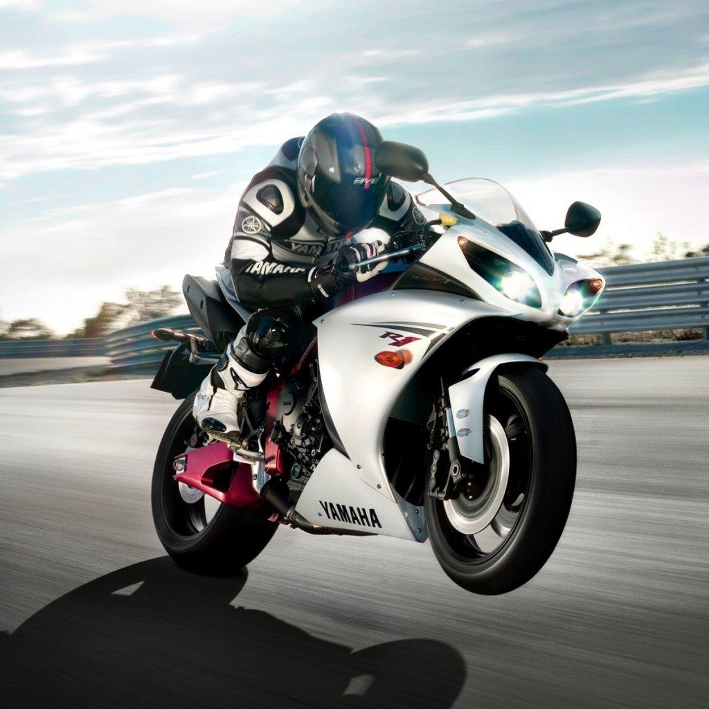 1024x1024 Yamaha Bike