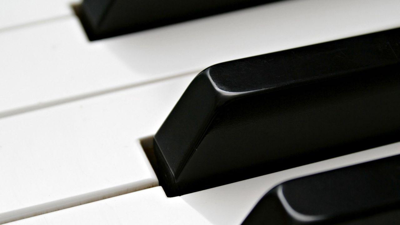 1280x720 Wallpaper piano, pianos, keyboards, white, black hd, picture, image