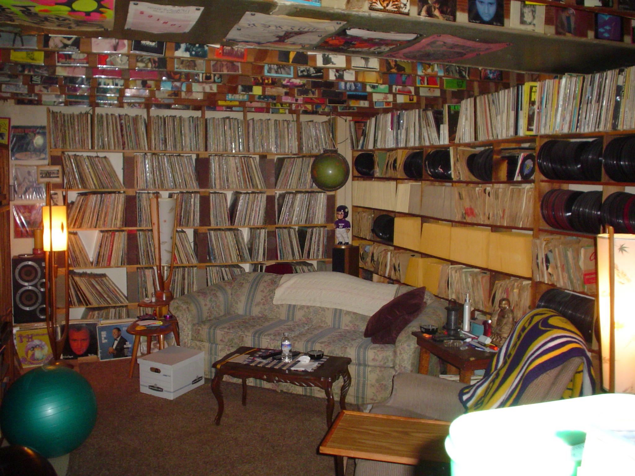 2048x1536 Hymies Vintage Records. Picture of your record collections!