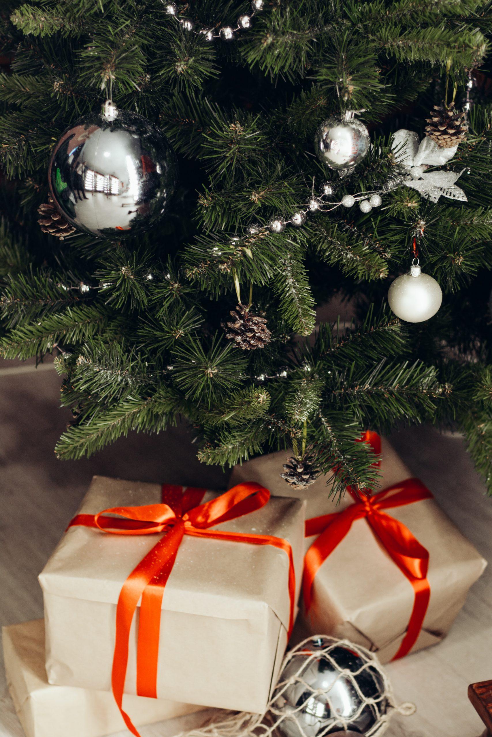 1707x2560 Wallpaper for Your iPhone this Christmas