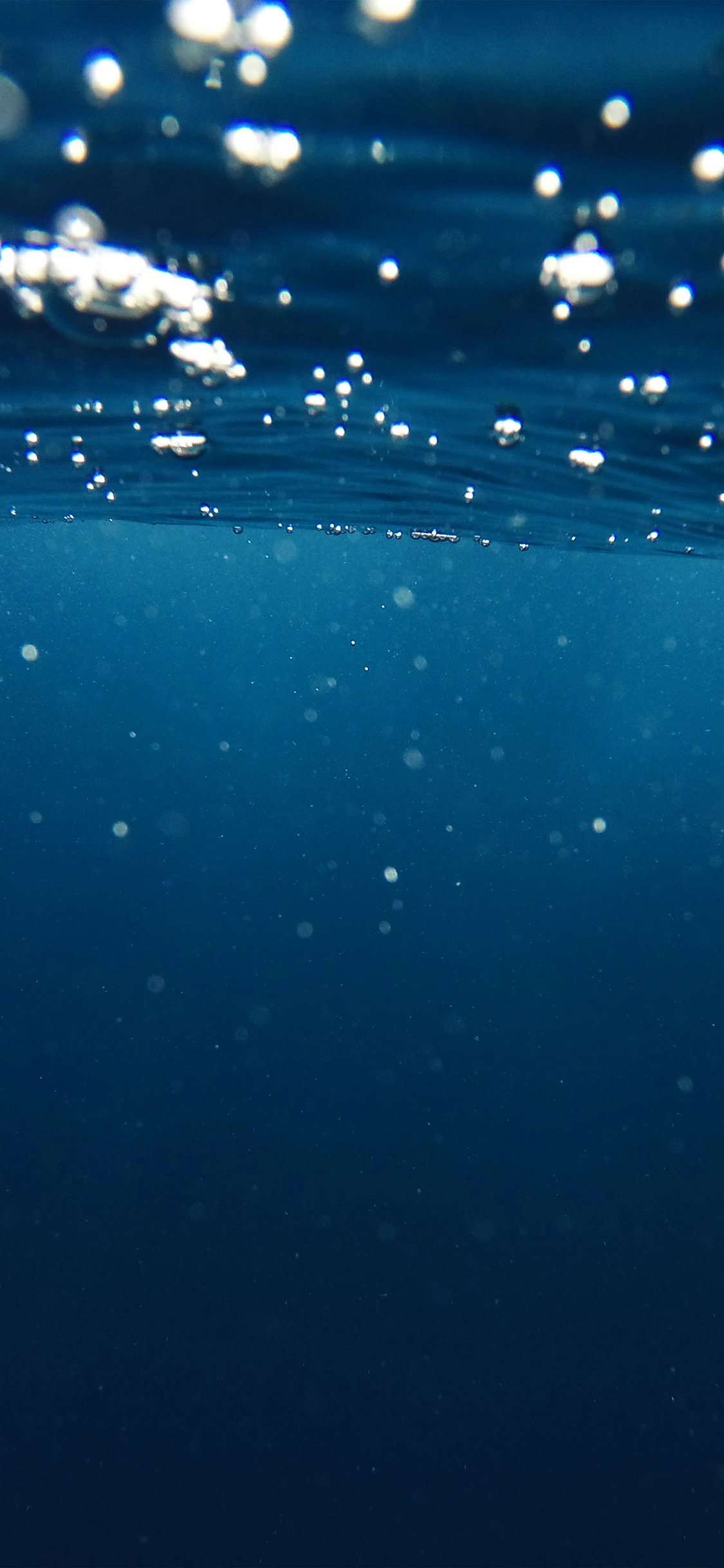 1125x2436 iPhone Scuba Wallpaper