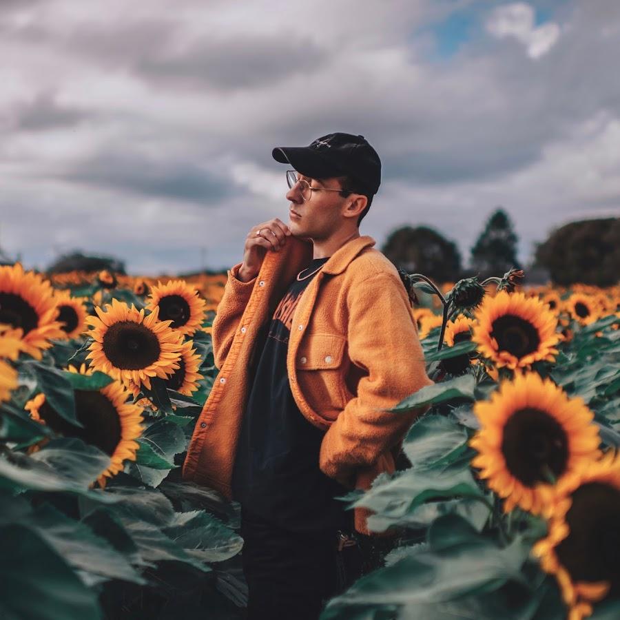 900x900 Brandon Woelfel