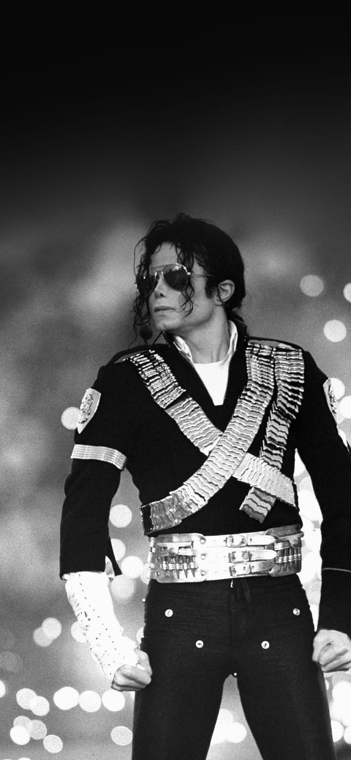 1125x2436 Michael Jackson Bw Concert King Of Pop iPhone X Wallpaper Free Download