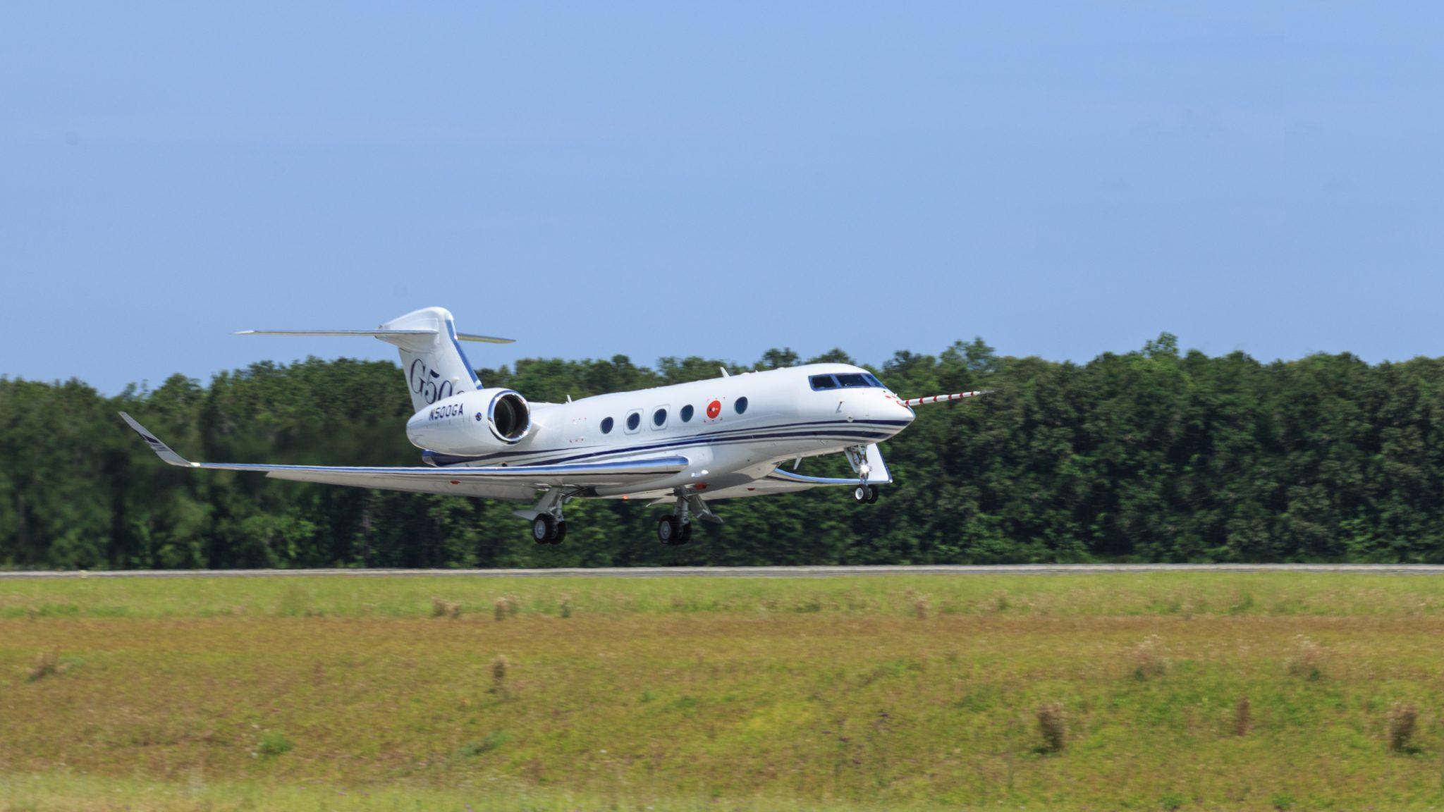 2048x1152 Gulfstream G500 Takes the Skies for the First Flight