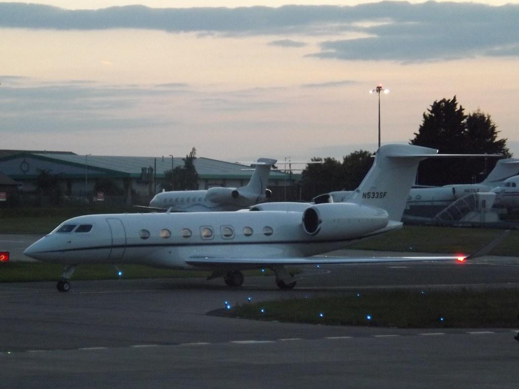 1024x768 N533SF Gulfstream G500 (Private owner). At Luton Airport