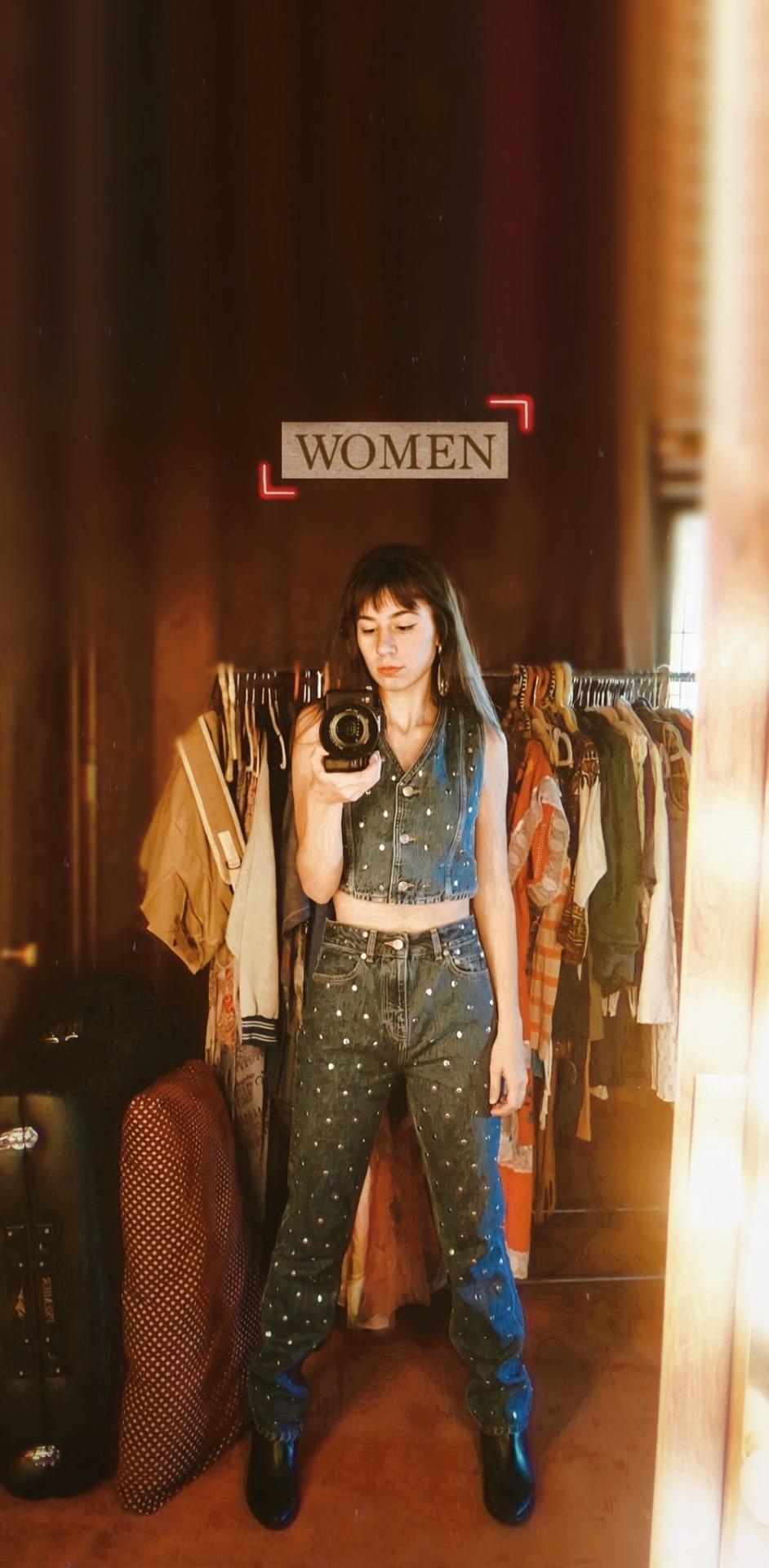 942x1920 amber