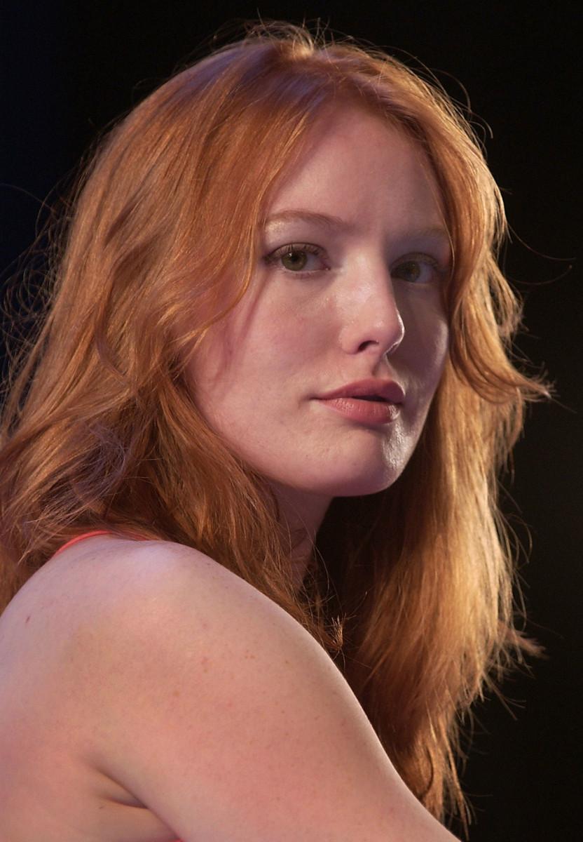 832x1200 Alicia Witt wallpaper