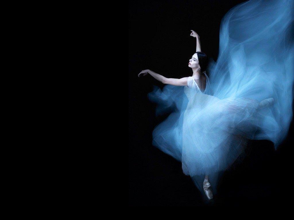 1024x768 Ballerina Wallpaper