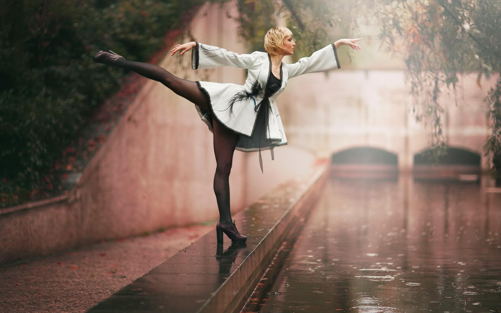 1920x1200 HD Ballerina Wallpaper