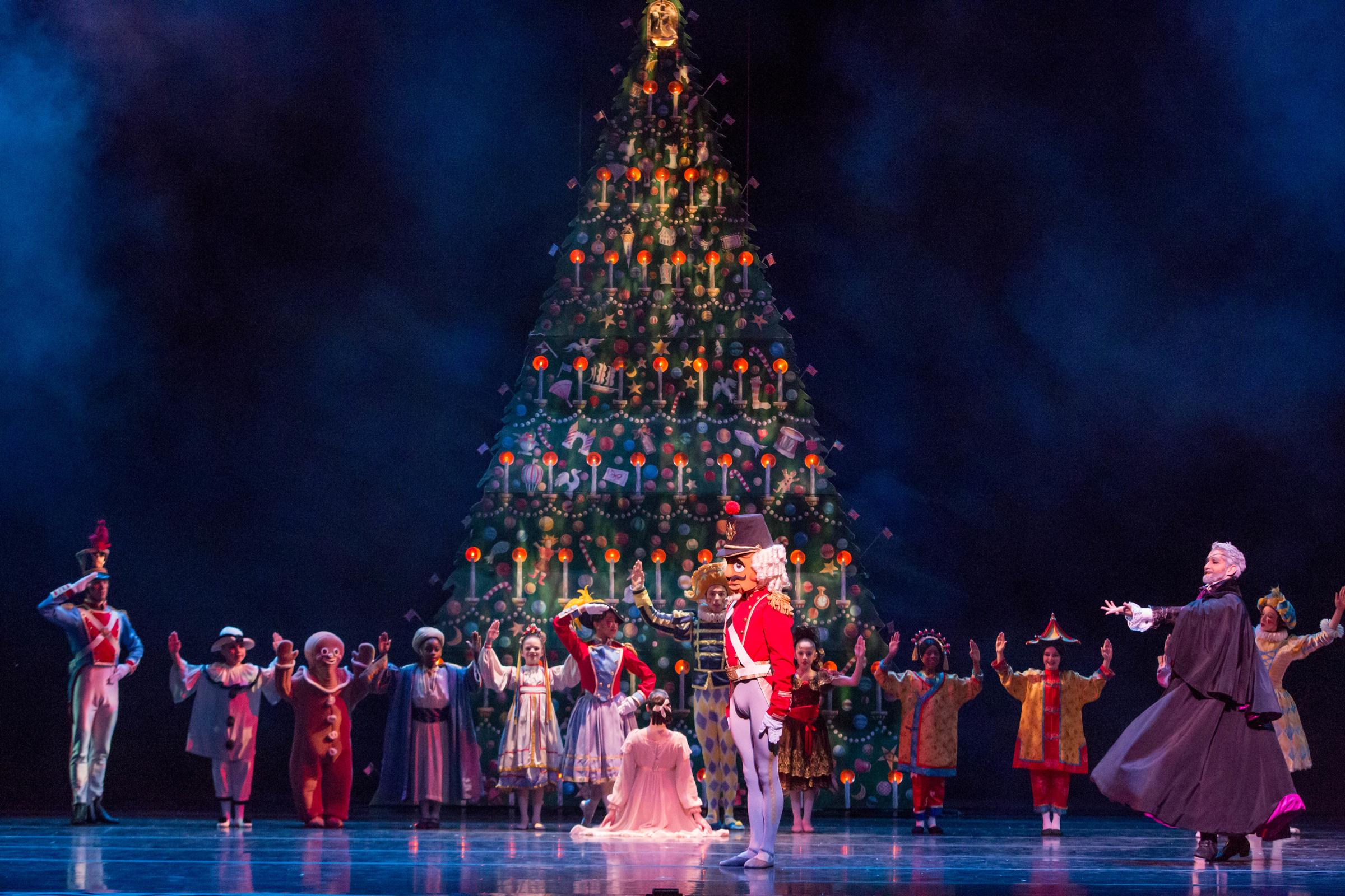 2400x1600 Dance Review: THE NUTCRACKER (Joffrey Ballet in Chicago)