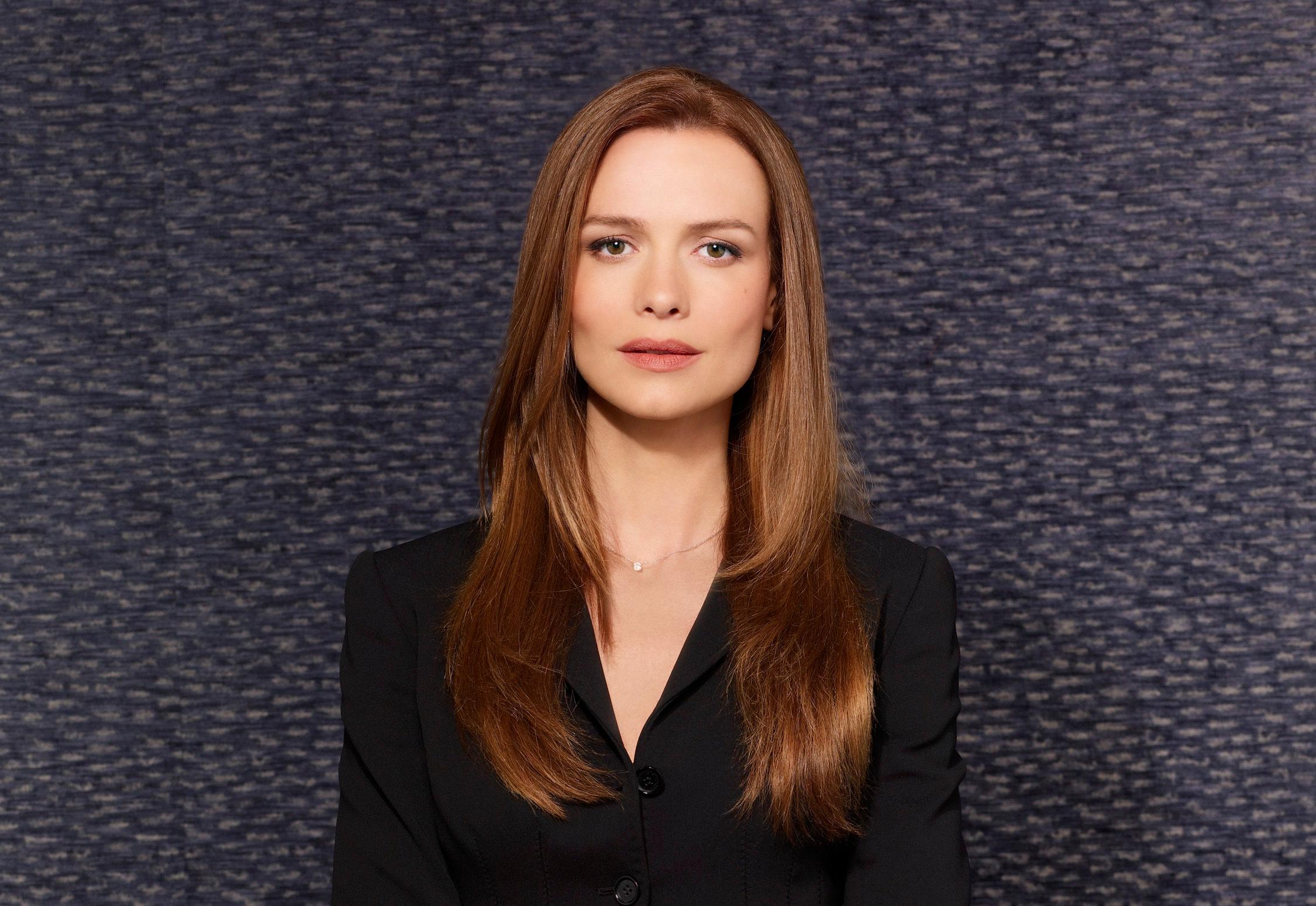 Saffron Burrows Wallpapers - Top Free Saffron Burrows Backgrounds